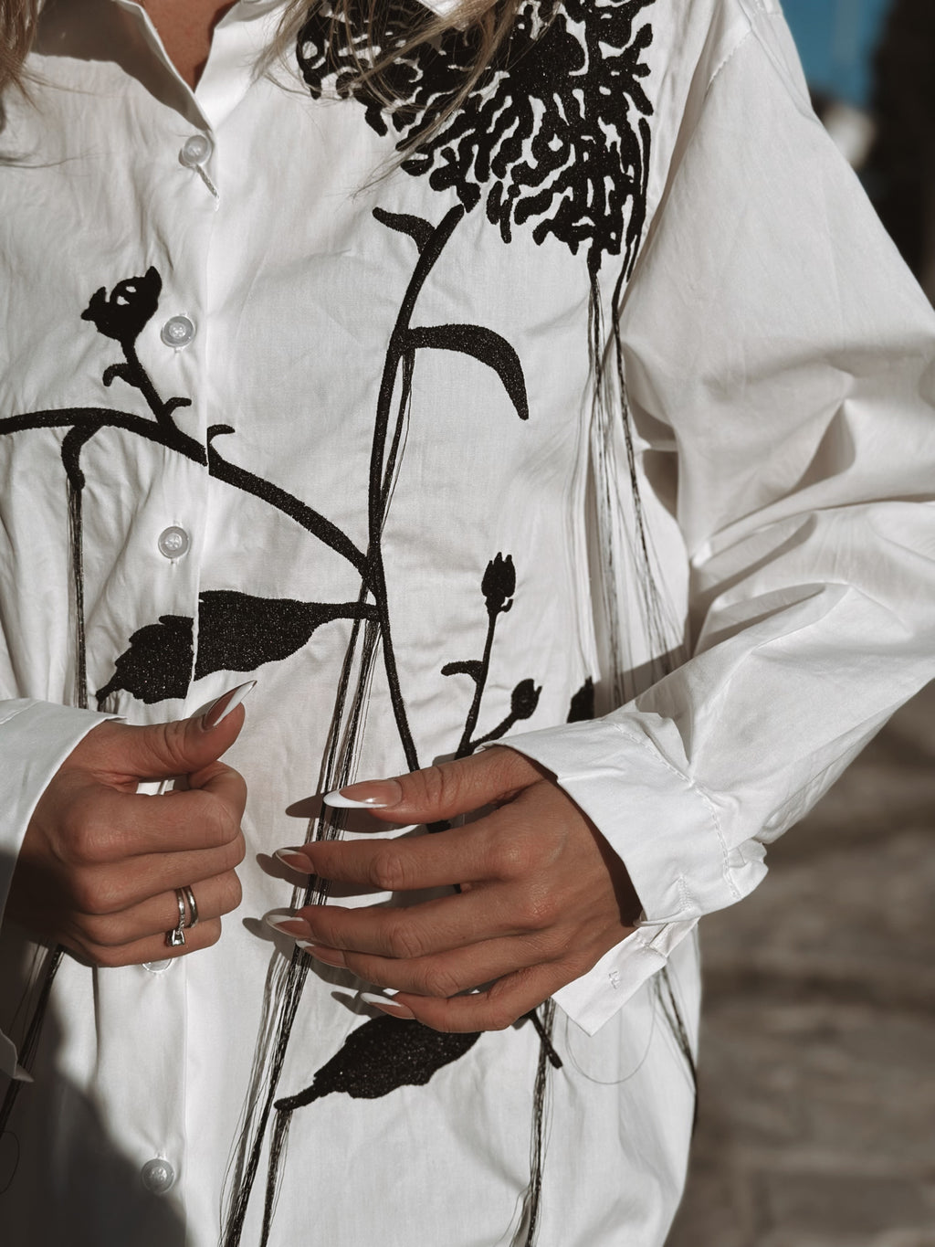 skjorta med detaljer