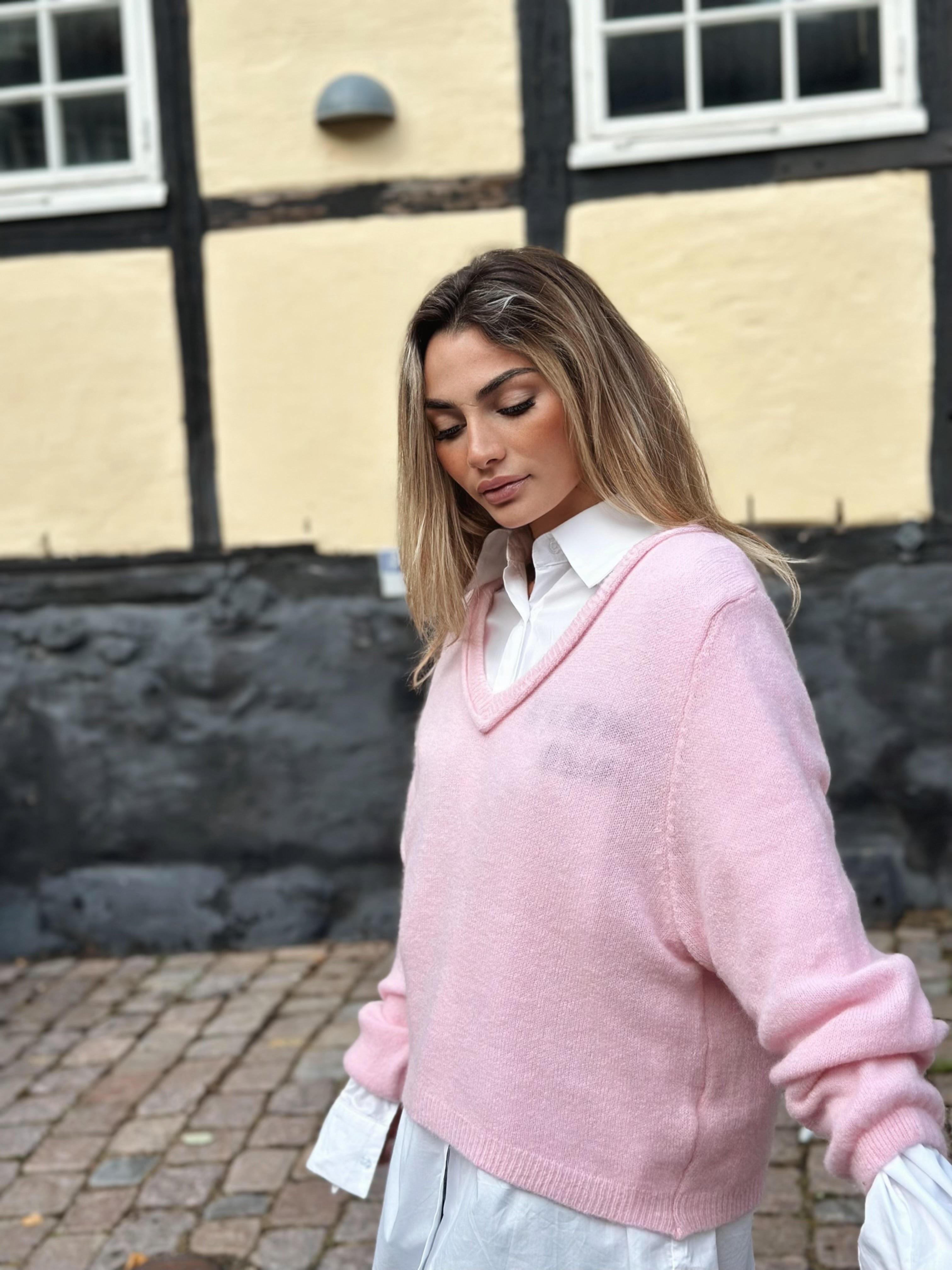 Stickad V-ringad tröja