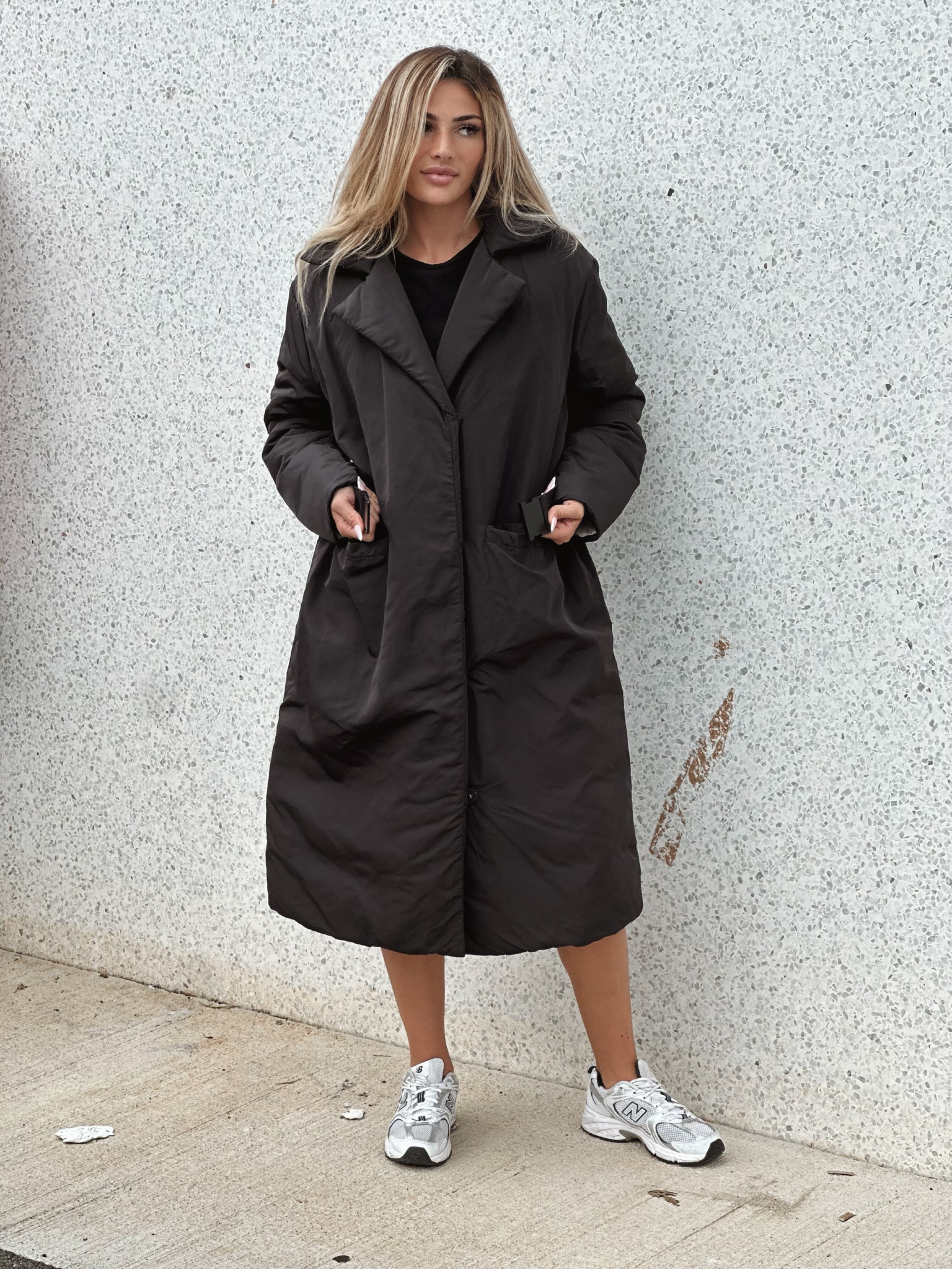 Lång pufferjacka med skärp