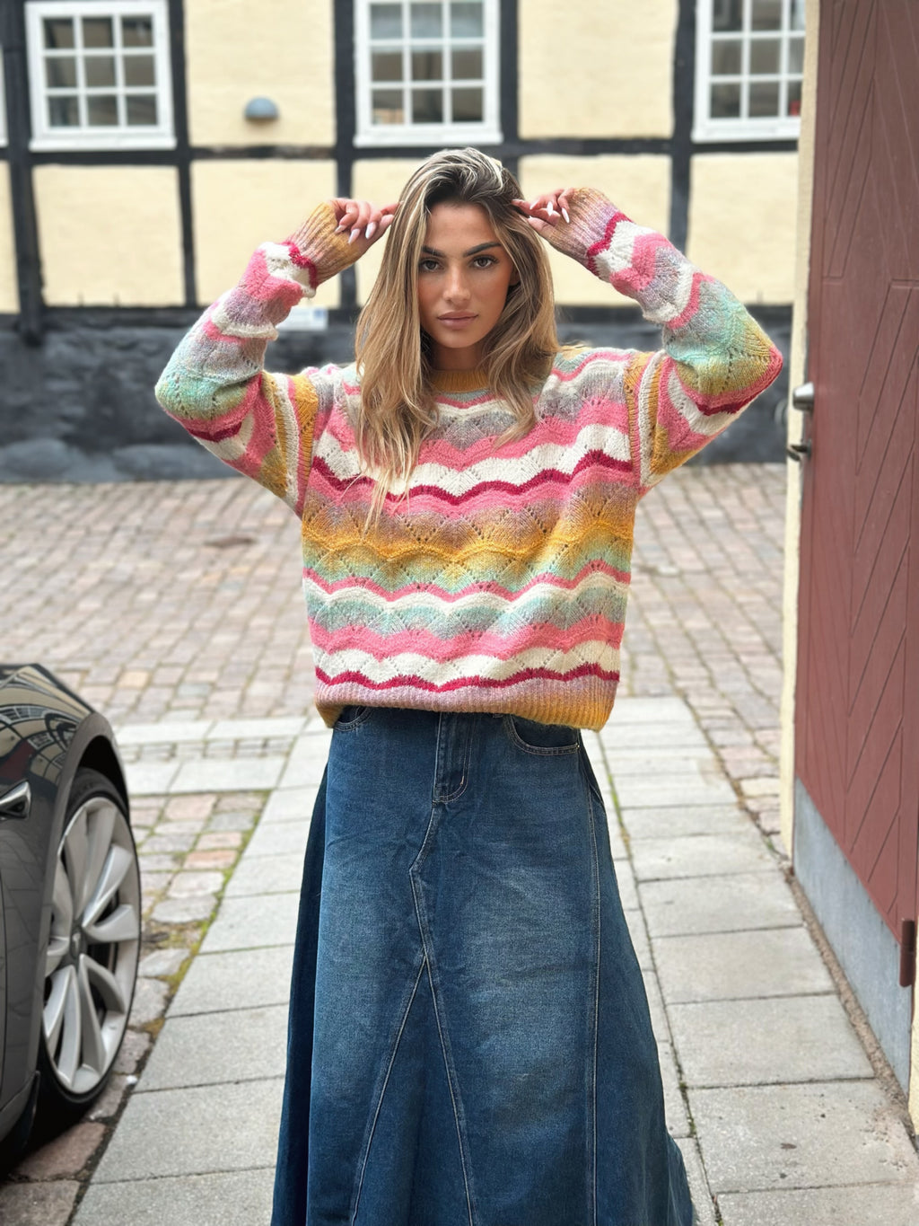 Stickad tröja i pastellmönster