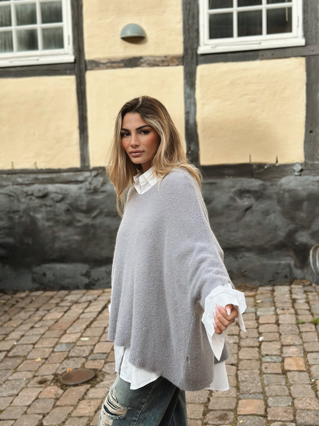 Ponchotröja med V-ringning