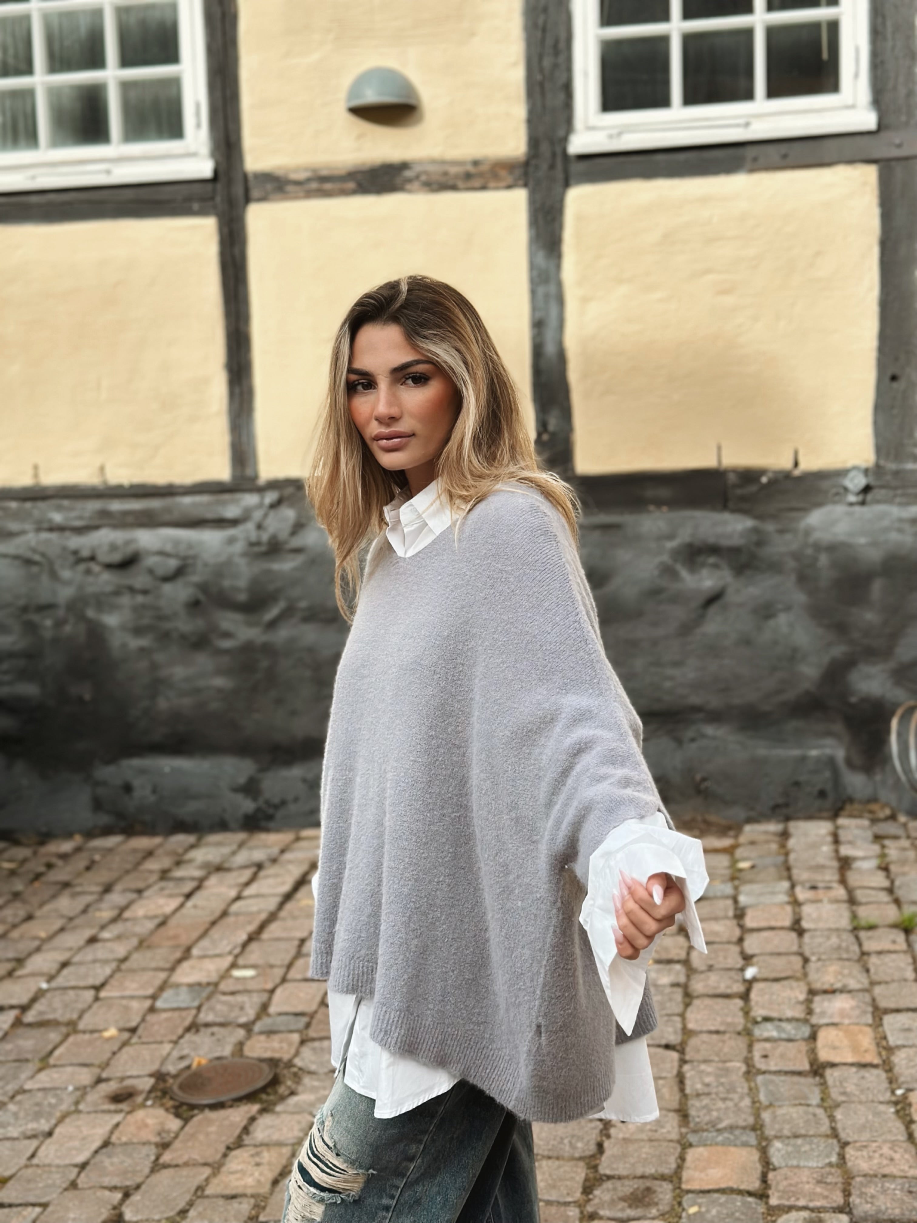 Ponchotröja med V-ringning