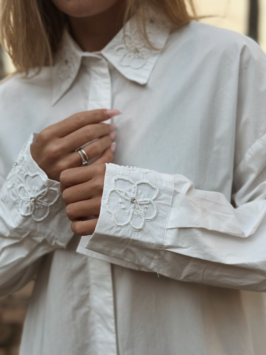 Skjorta med pärldetalj