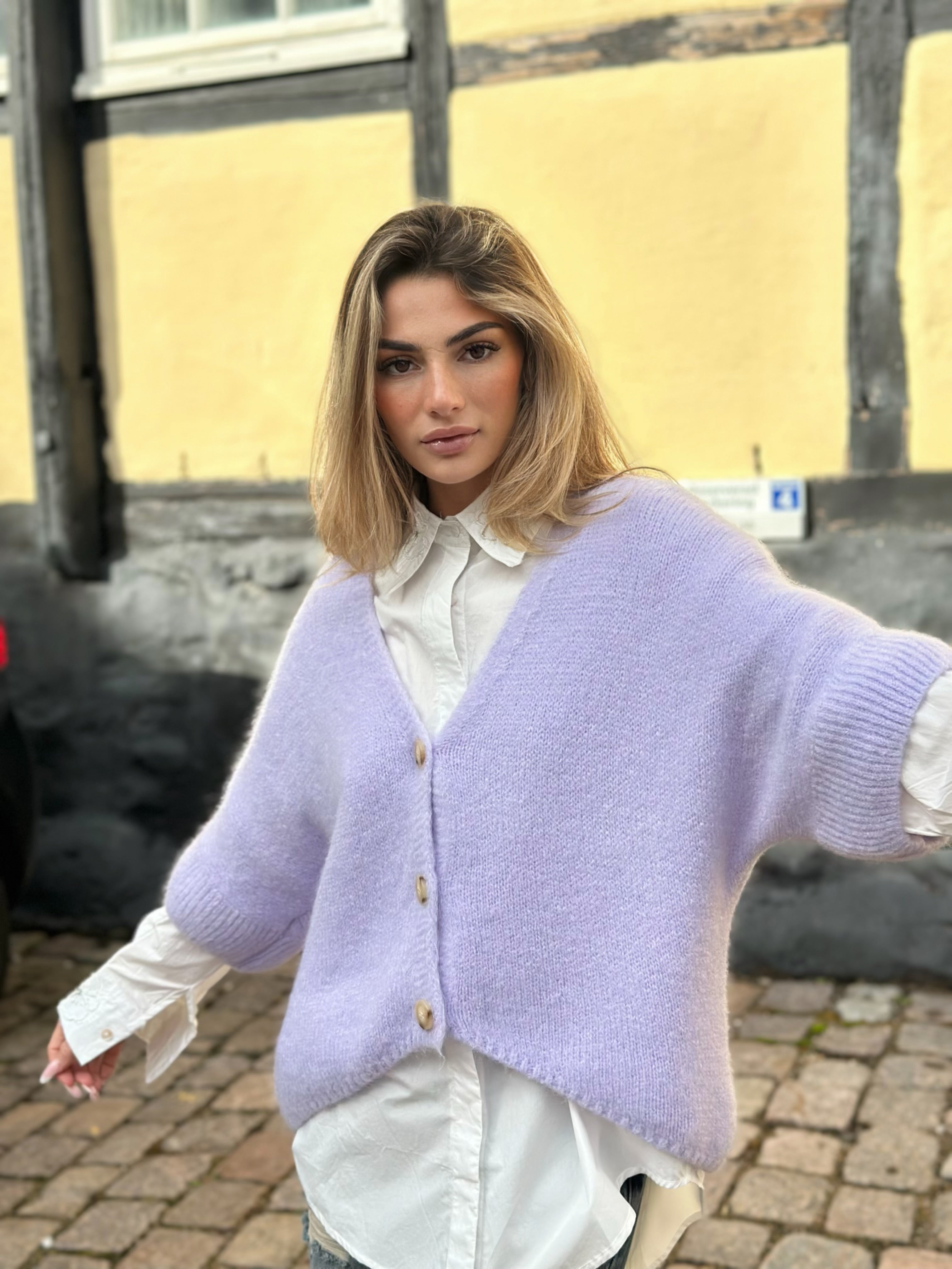 Stickad mohairkofta – lila