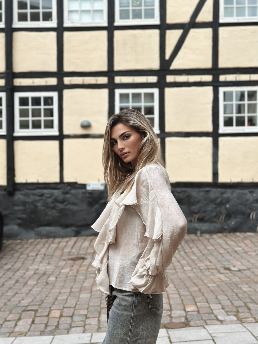 Volangblus i lyxig Tencel – Made in Italy