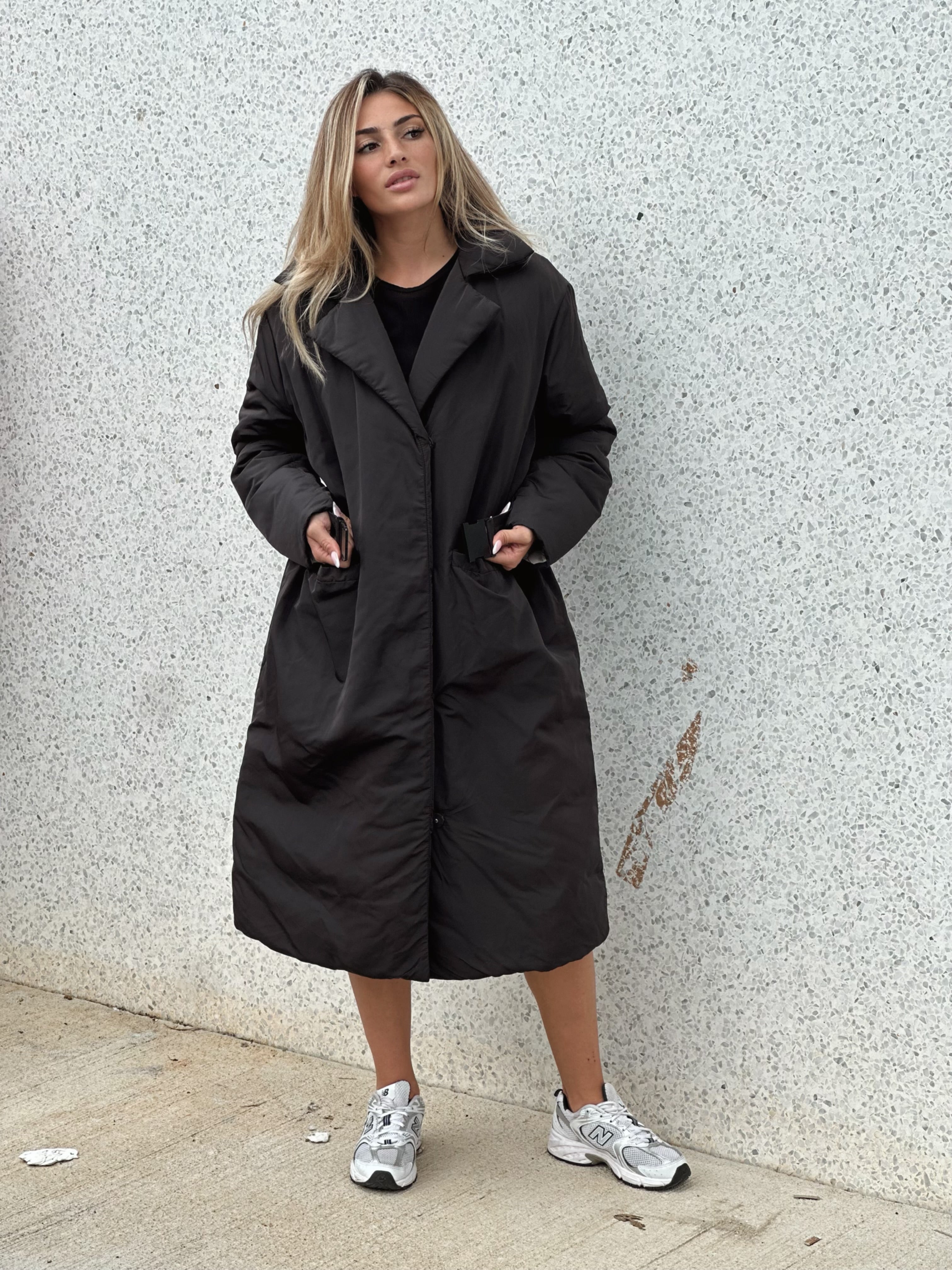 Lång pufferjacka med skärp