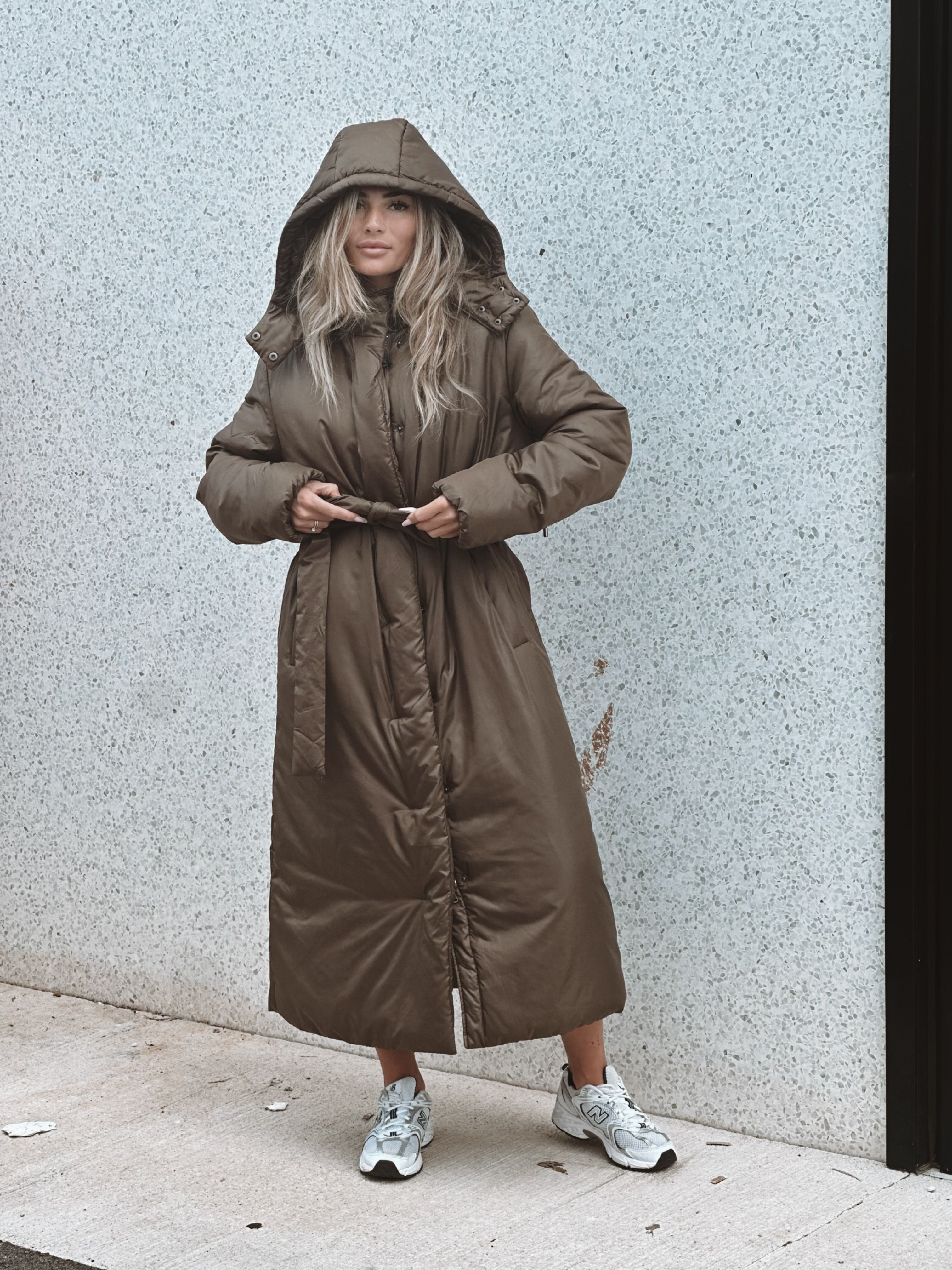 Lång Pufferkappa med Huva & Skärp