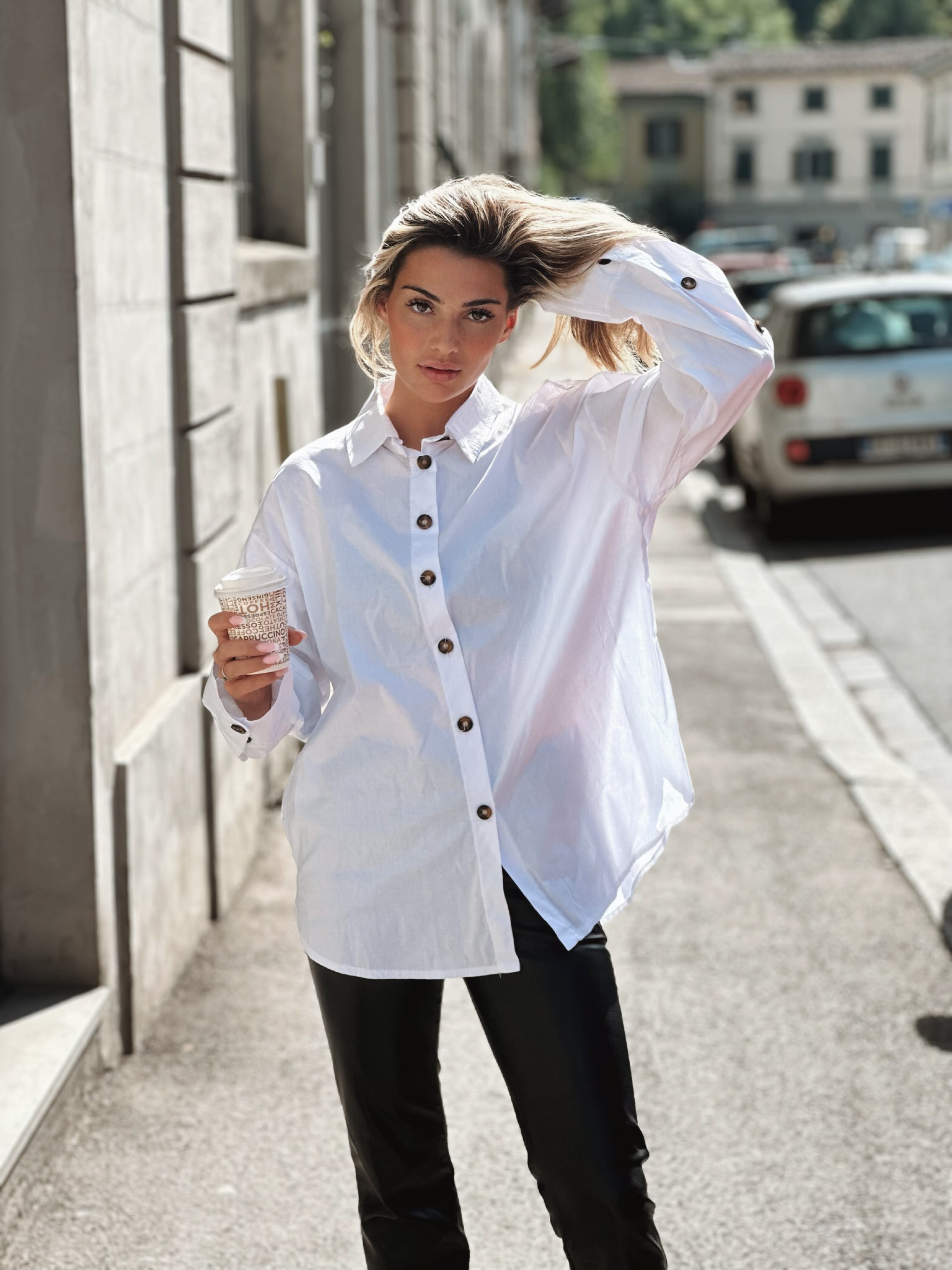 Trendig skjorta med knappar