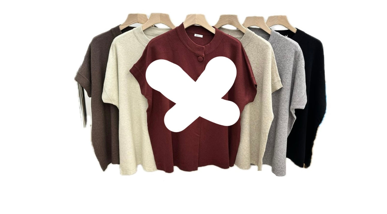 Kortärmad top med stora knappar