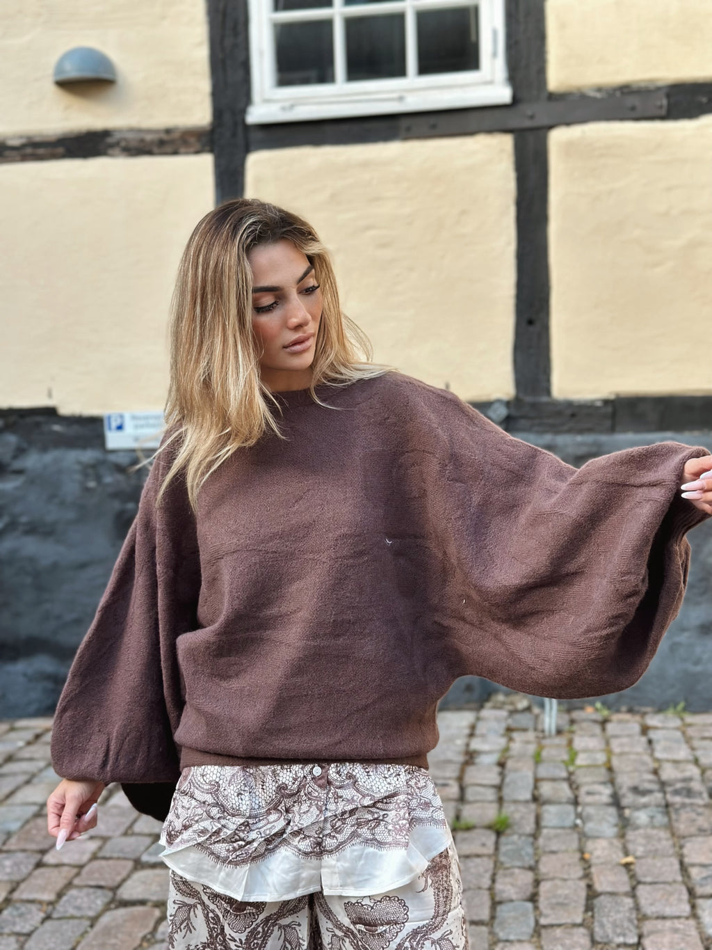 Stickad tröja med ballongärm