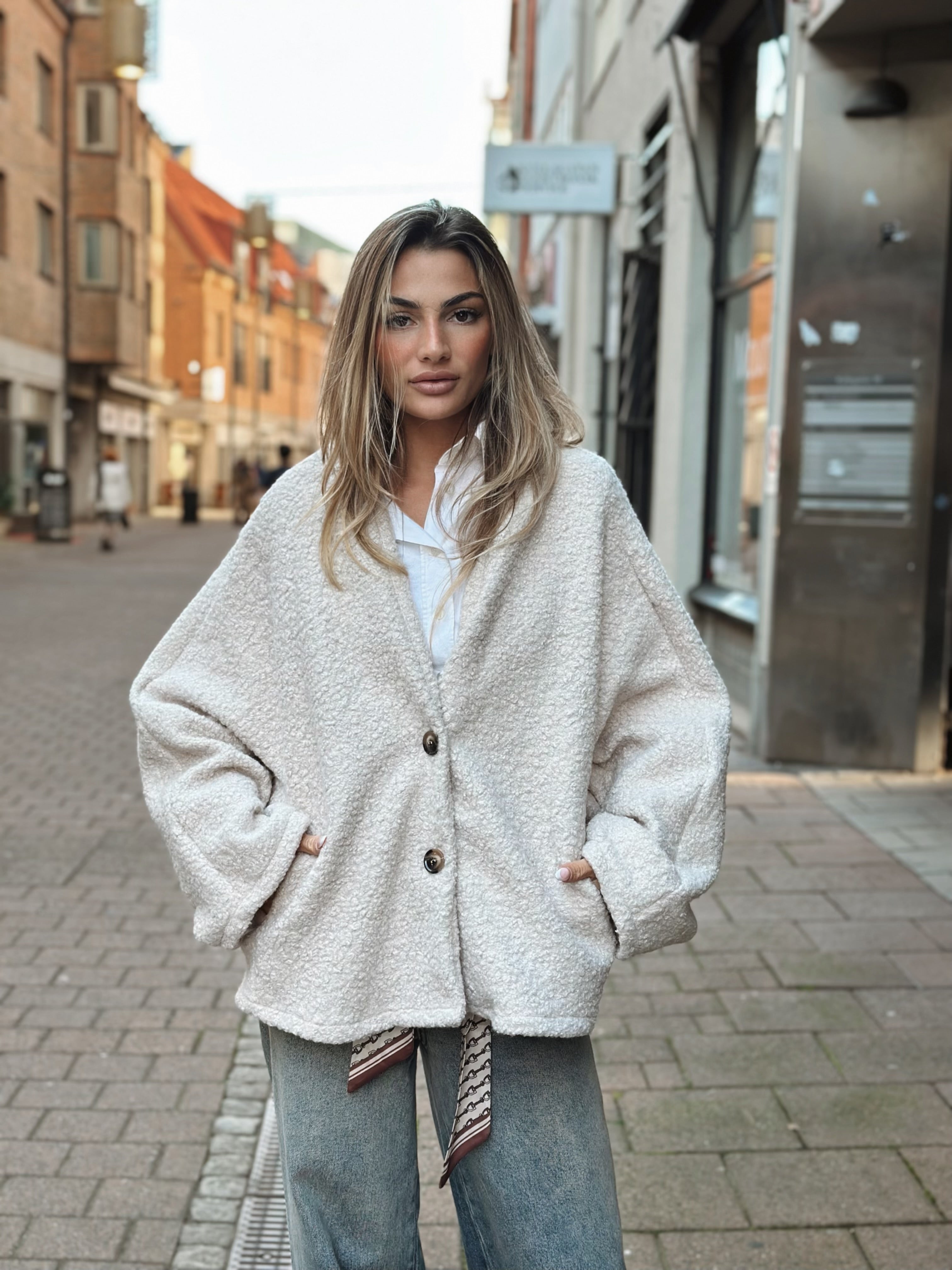 Kort oversized teddyjacka