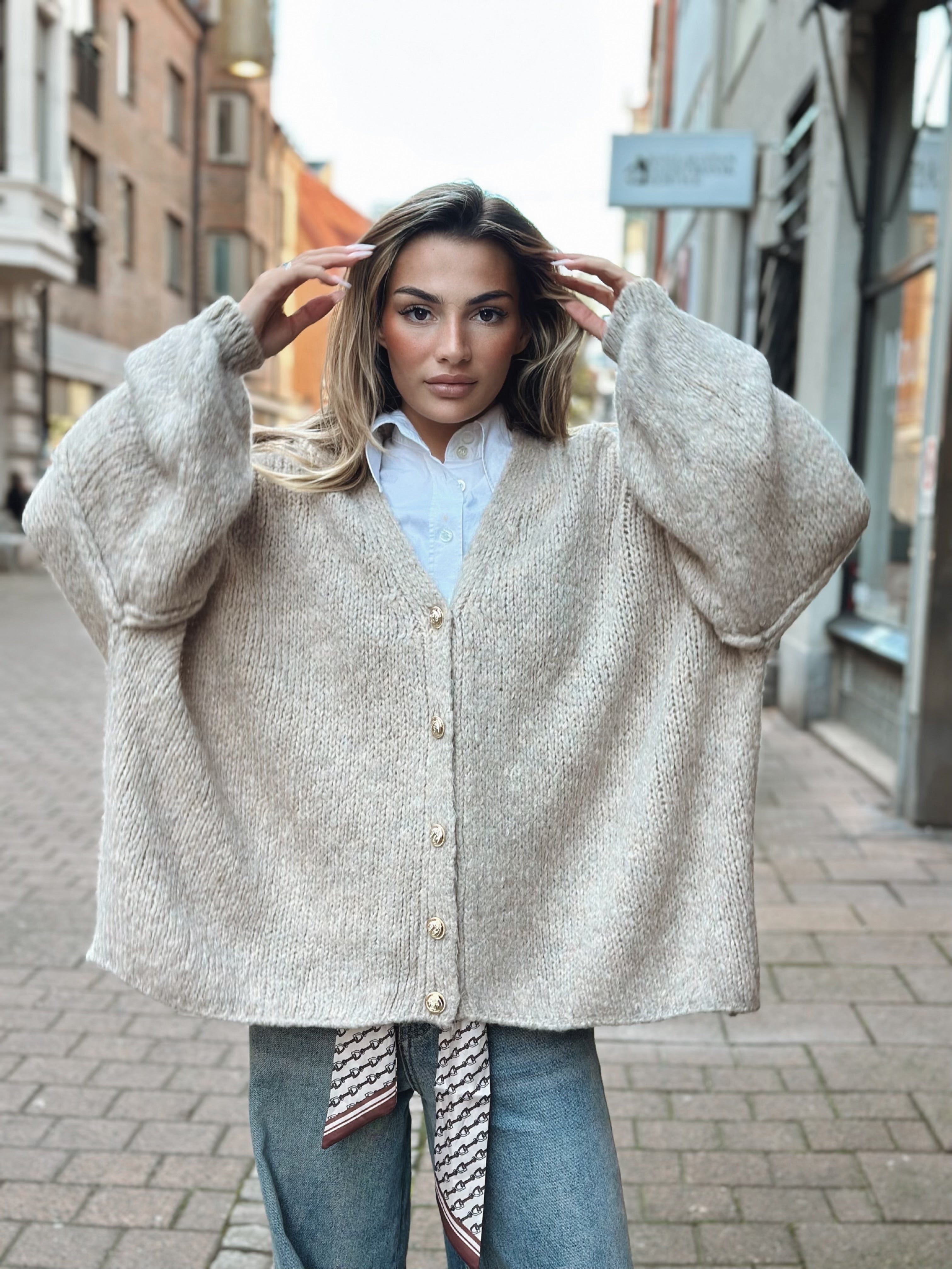 Oversized kofta med knappar