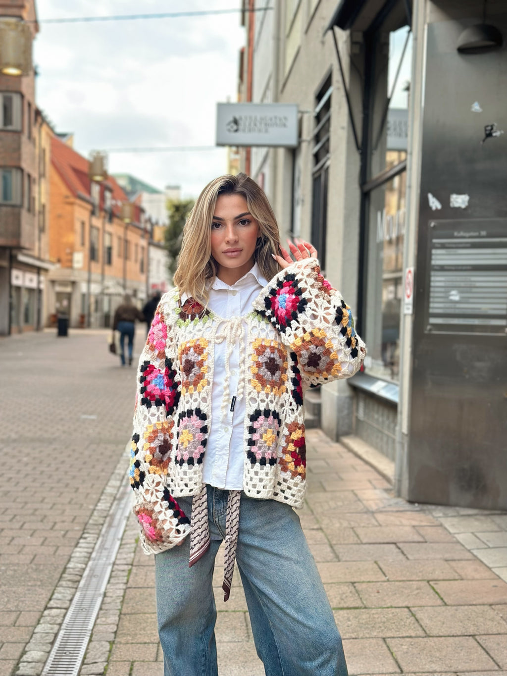 Virkad kofta i boho-stil