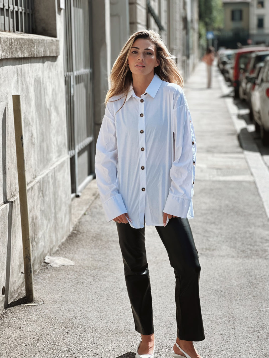 Trendig skjorta med knappar