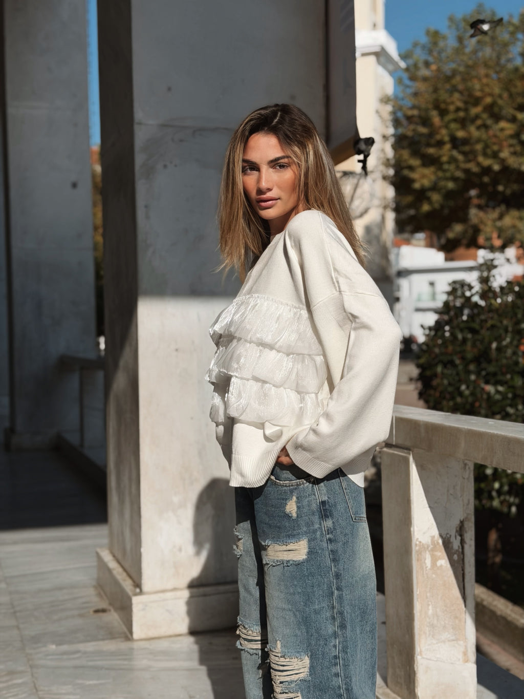 Stickad tröja med Volanger