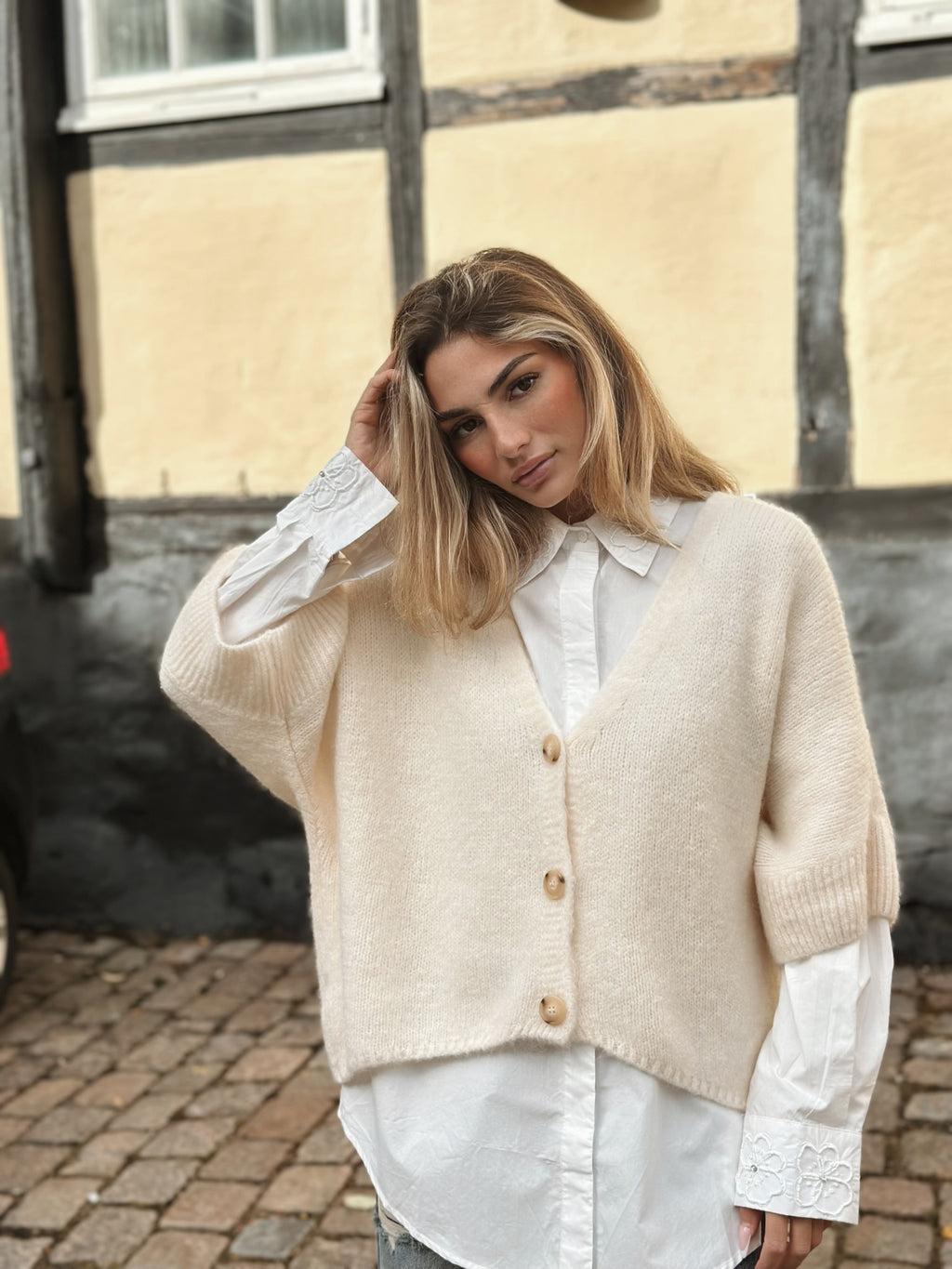 Stickad mohairkofta – ljusbeige
