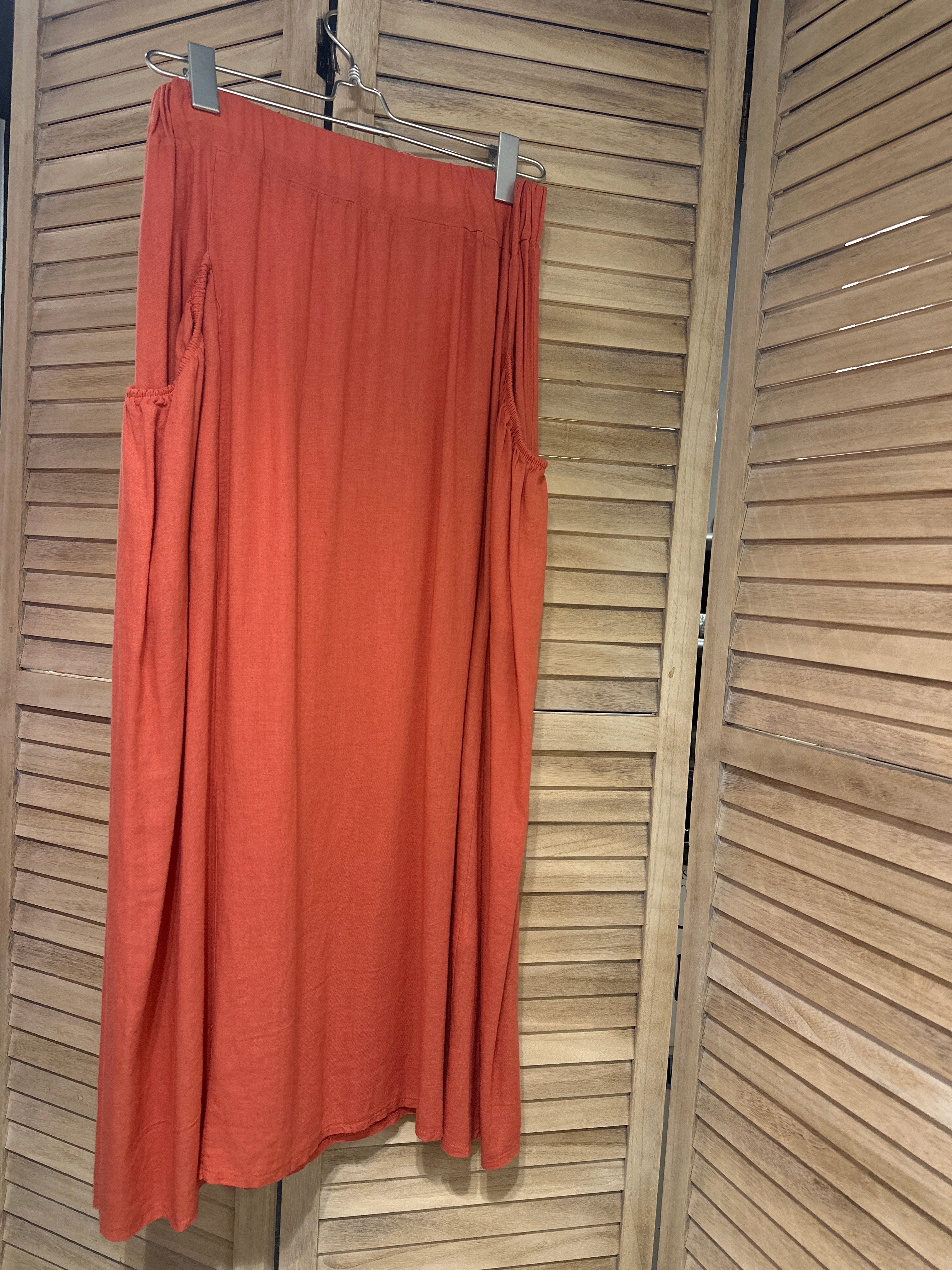 orange kjol med fickor