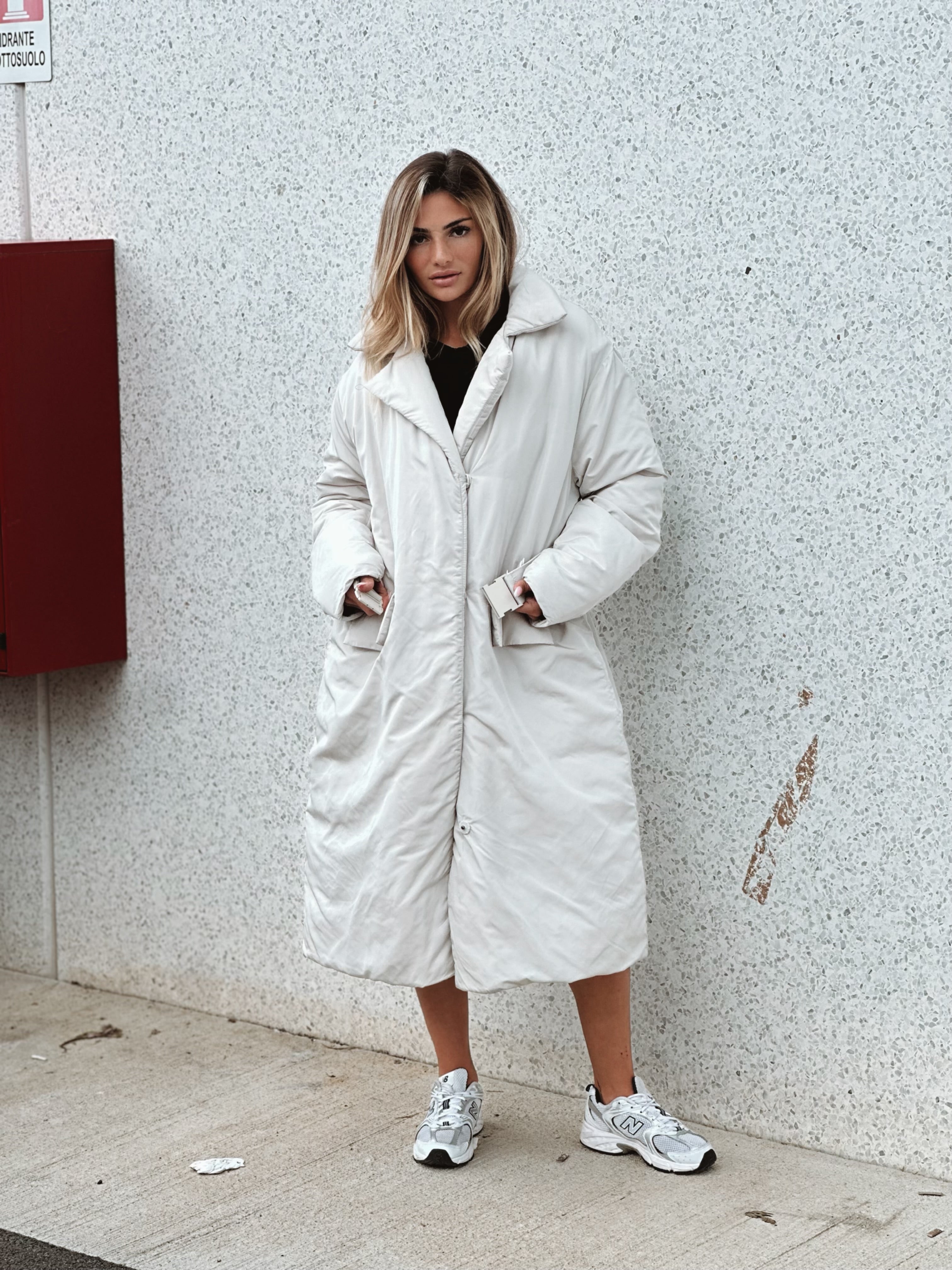 Lång pufferjacka med skärp