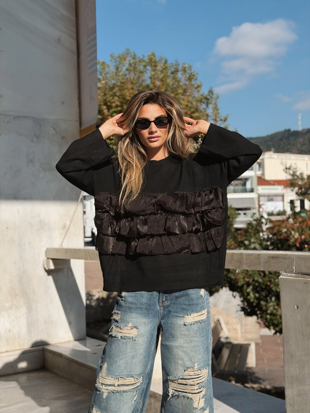 Stickad tröja med Volanger