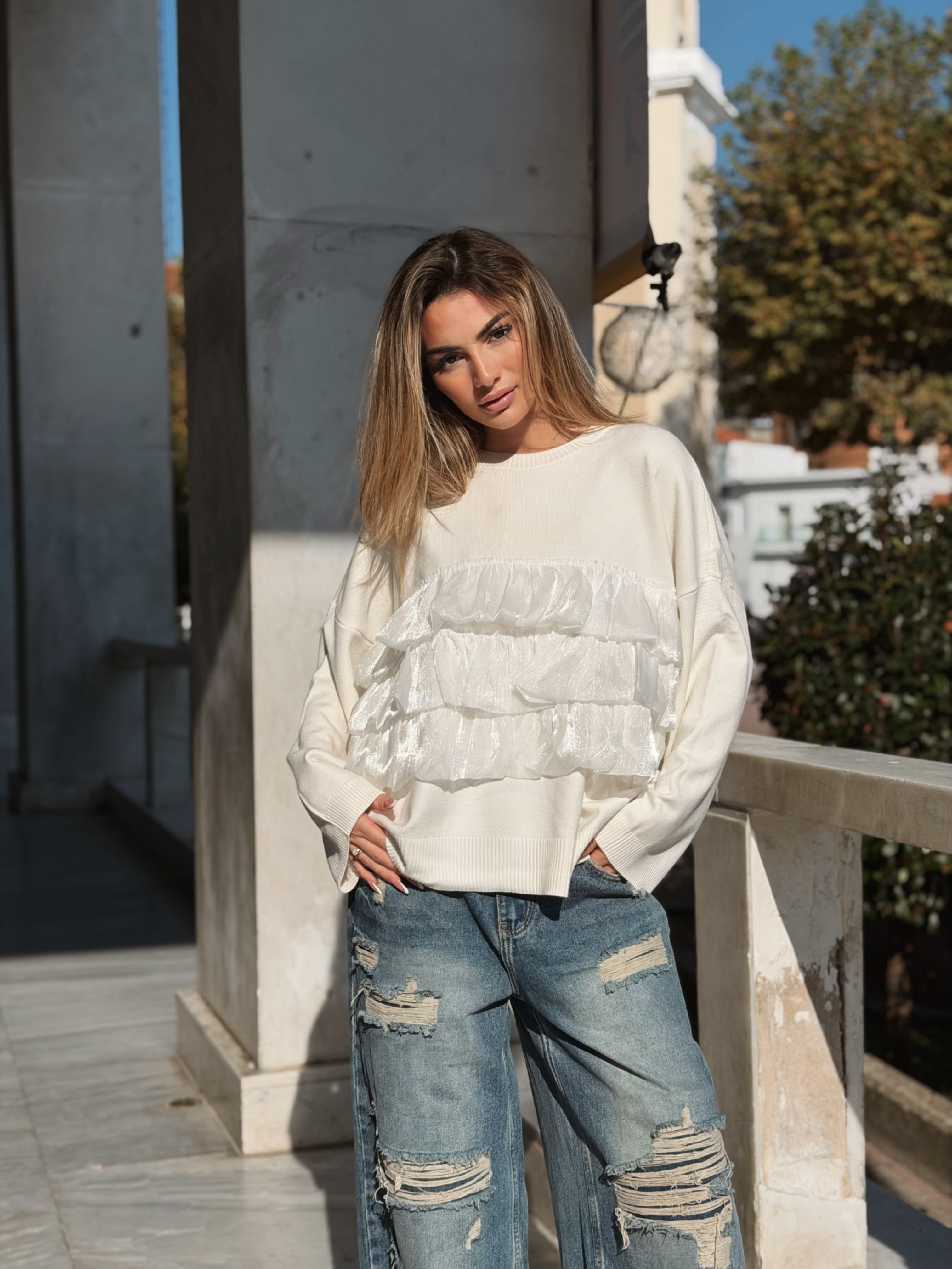 Stickad tröja med Volanger