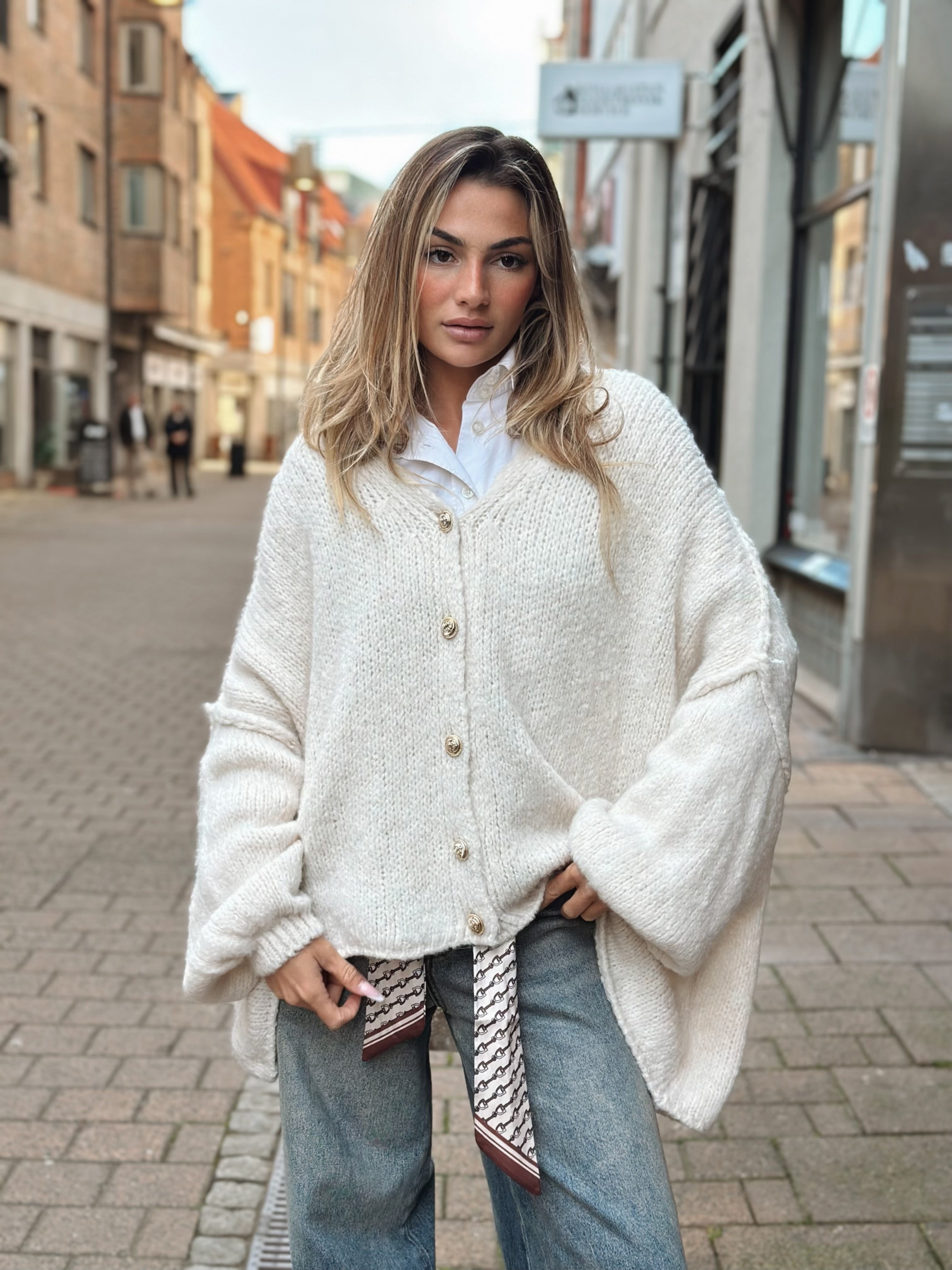 Oversized kofta med knappar