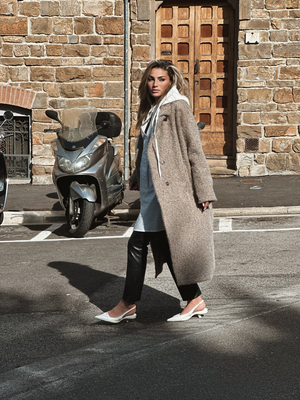 Ullkappa med fast huva