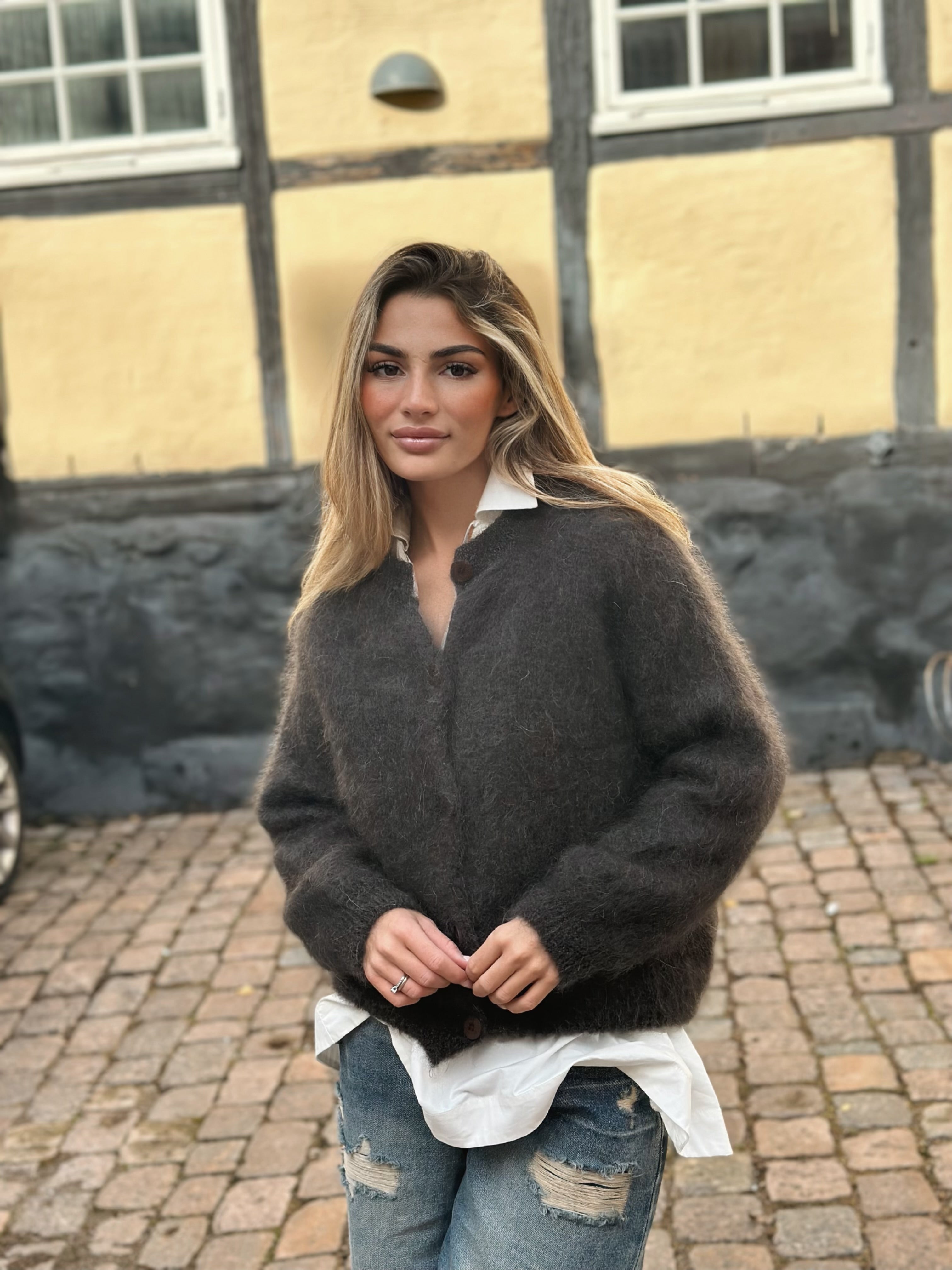 Mohairkofta med knappar – beige & mörkbrun