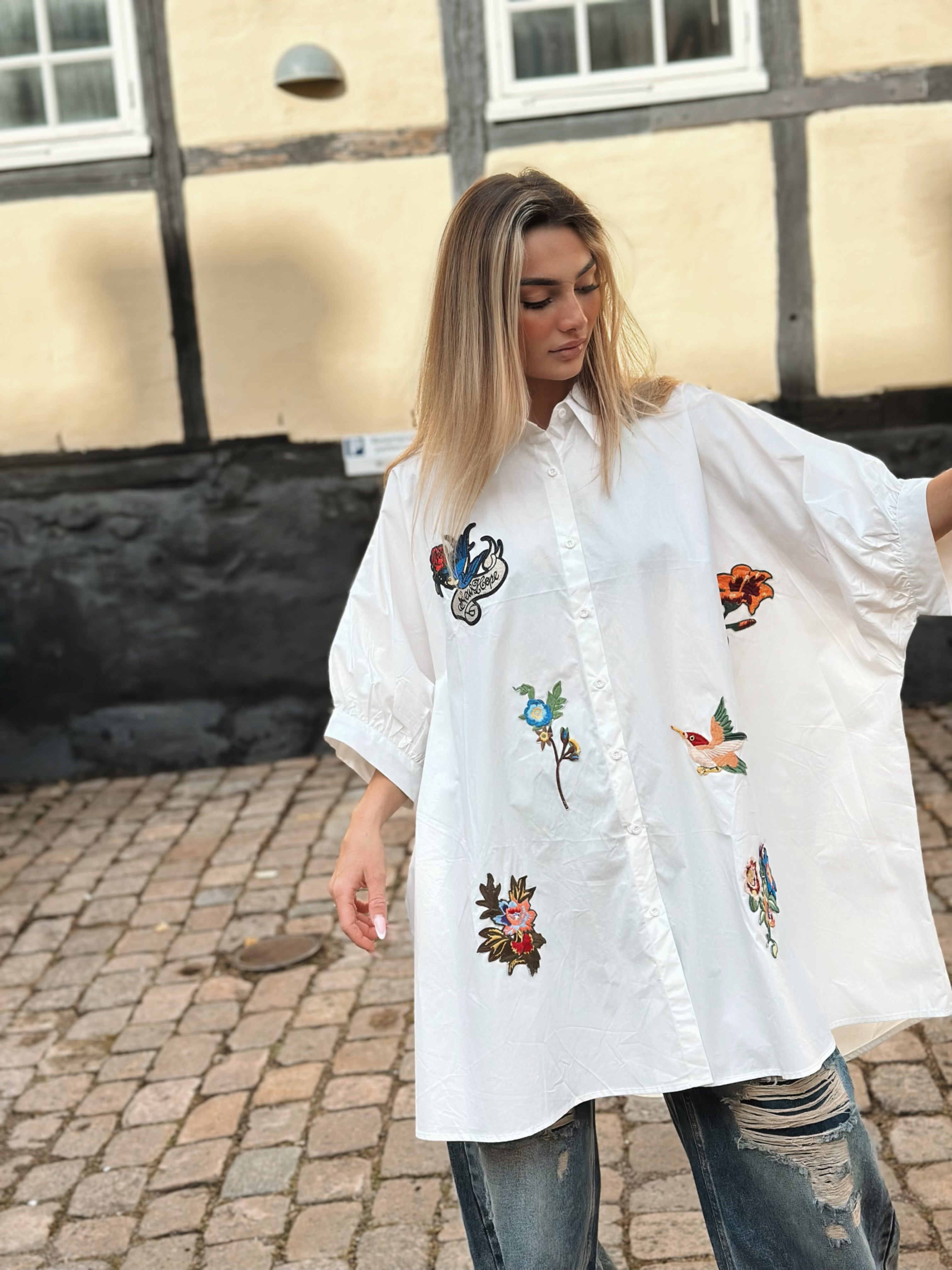 Oversized skjorta med detaljer