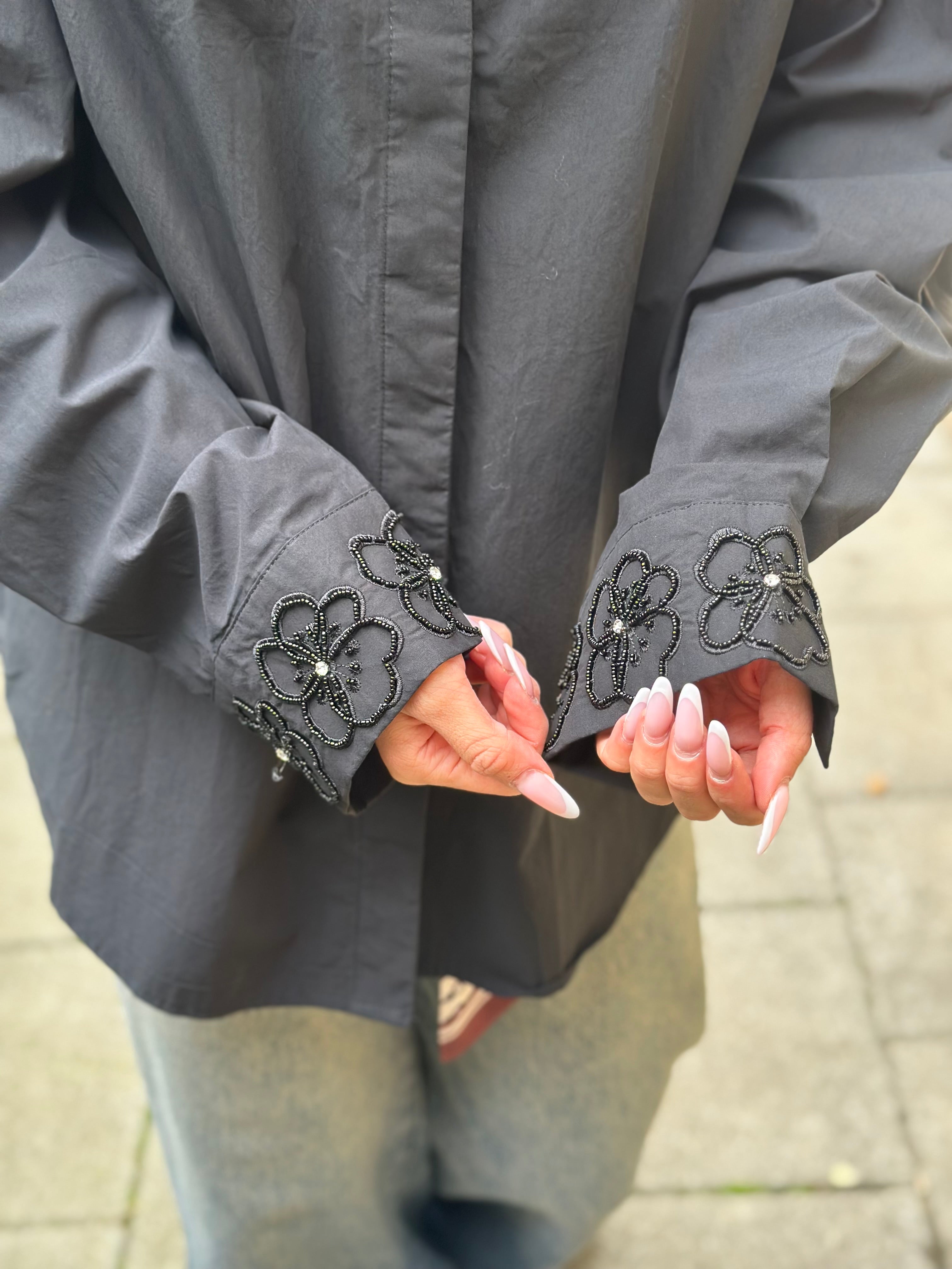 Skjorta med pärldetalj