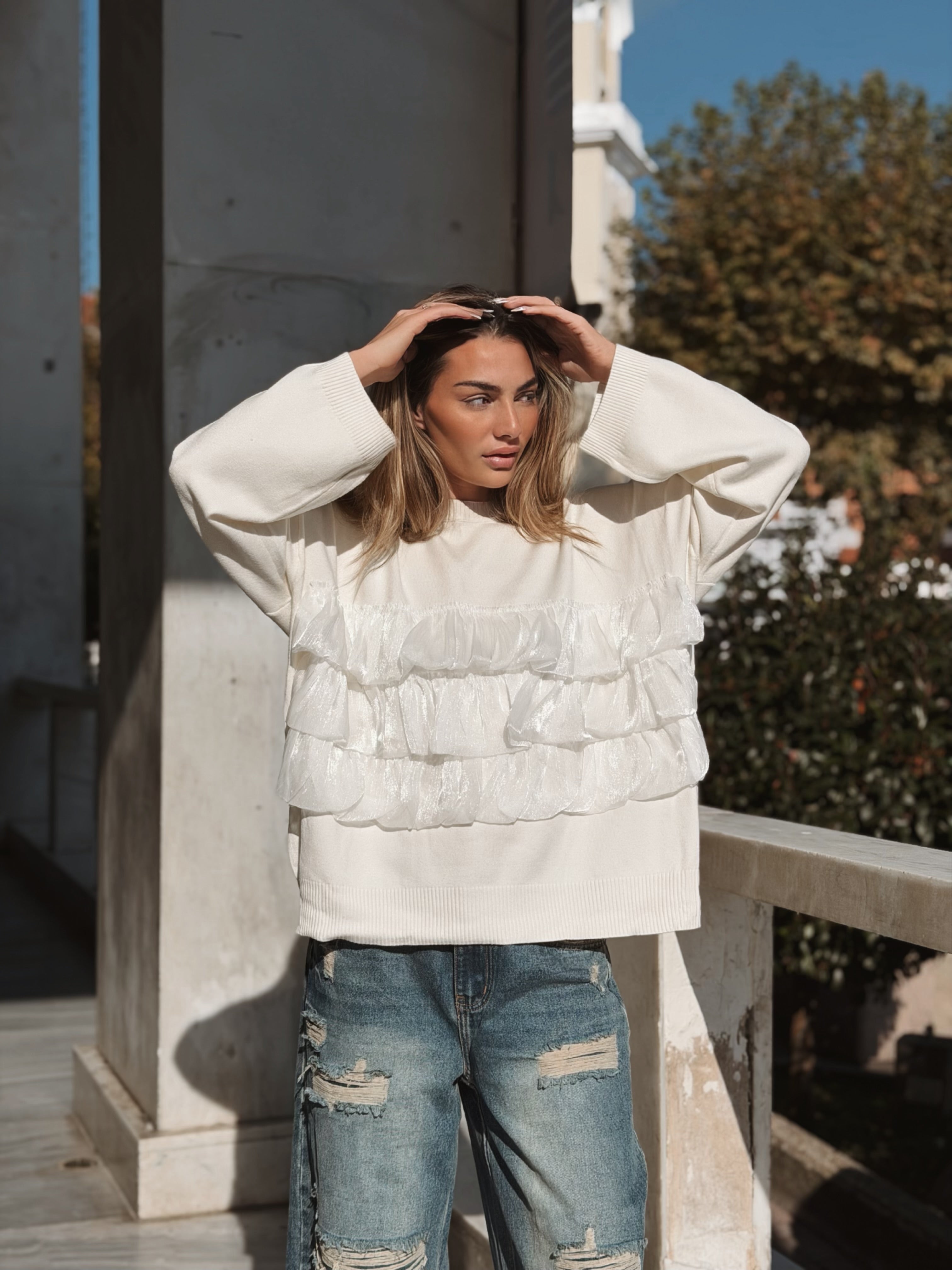 Stickad tröja med Volanger