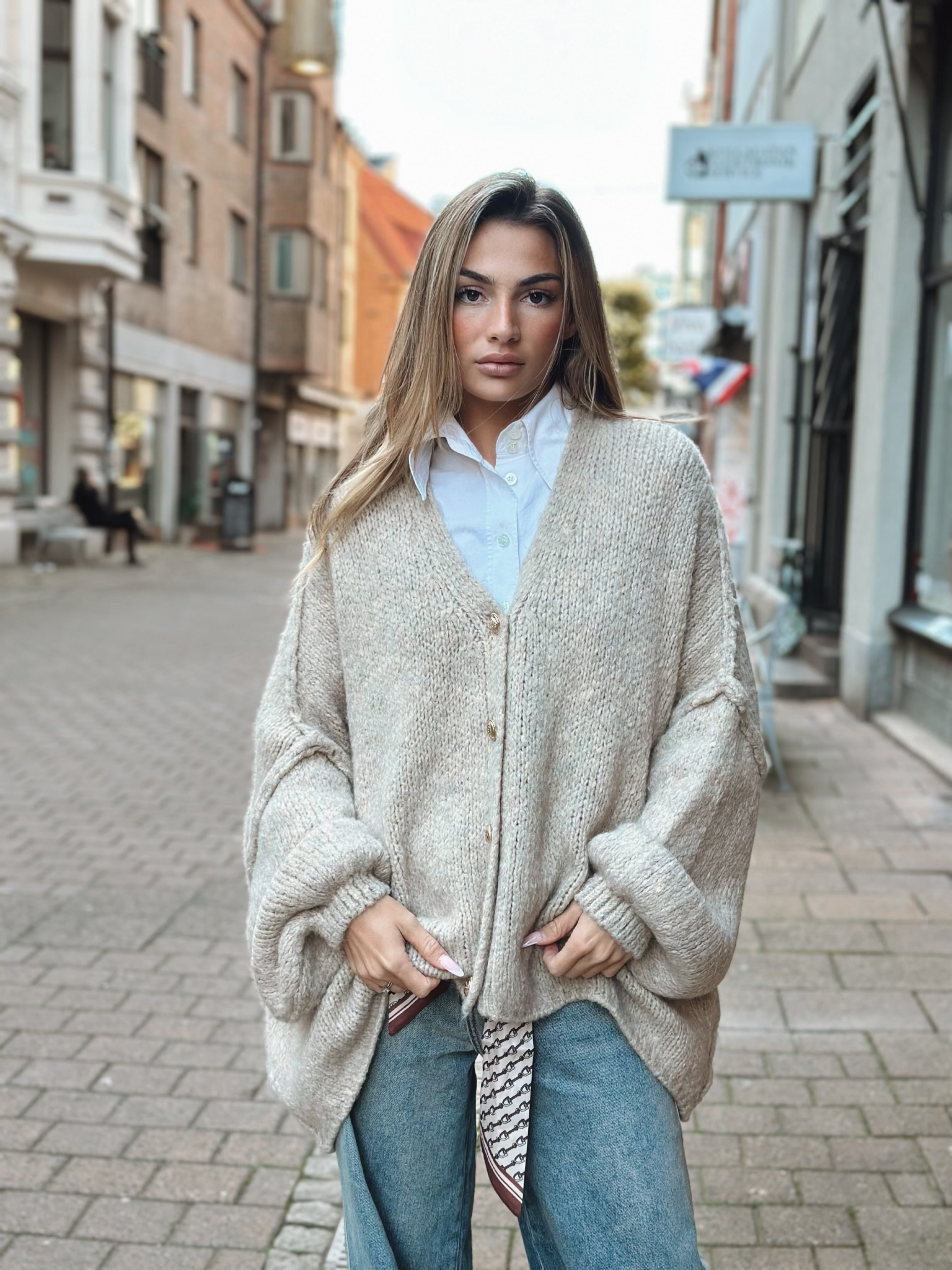 Oversized kofta med knappar