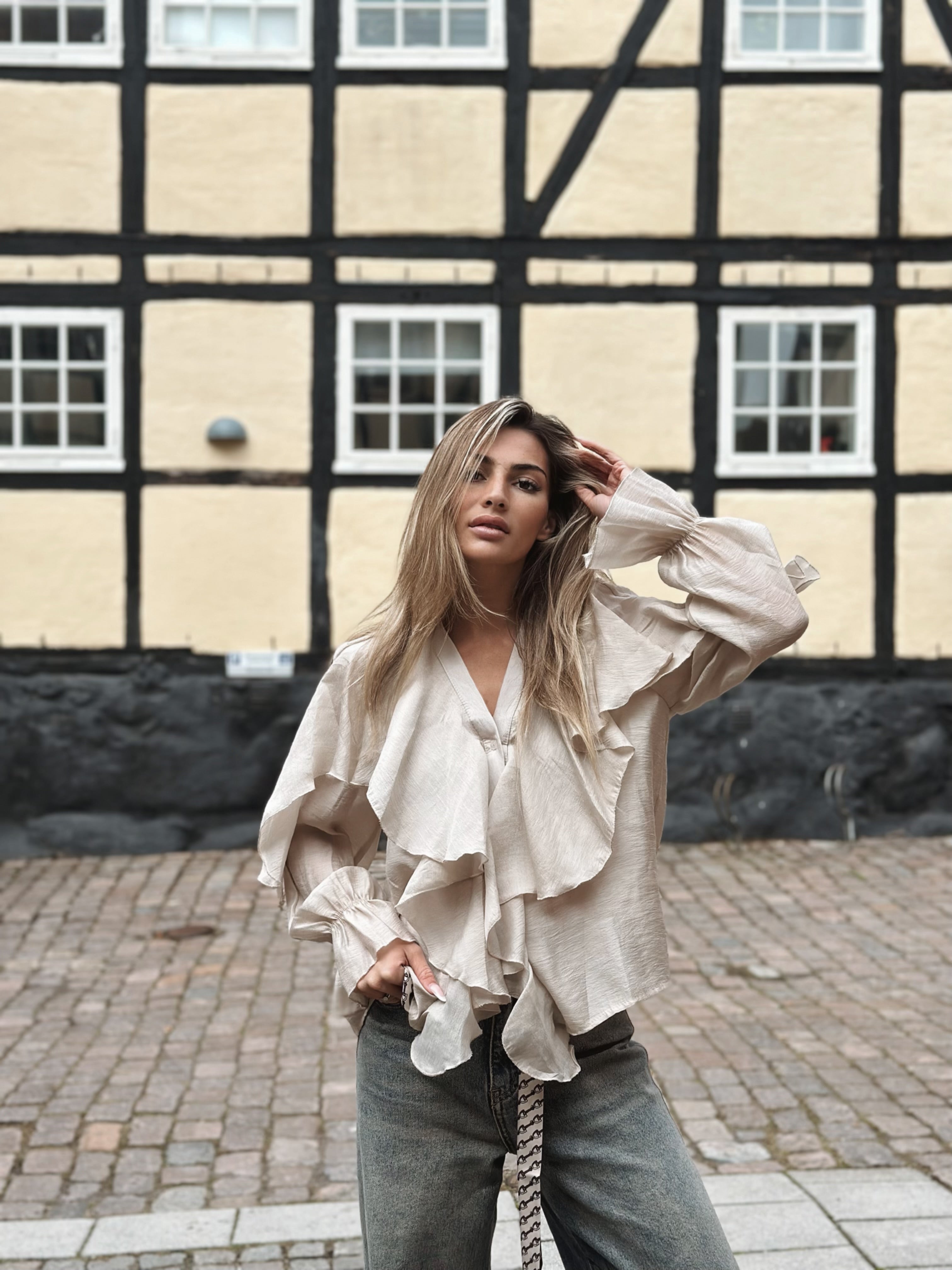 Volangblus i lyxig Tencel – Made in Italy