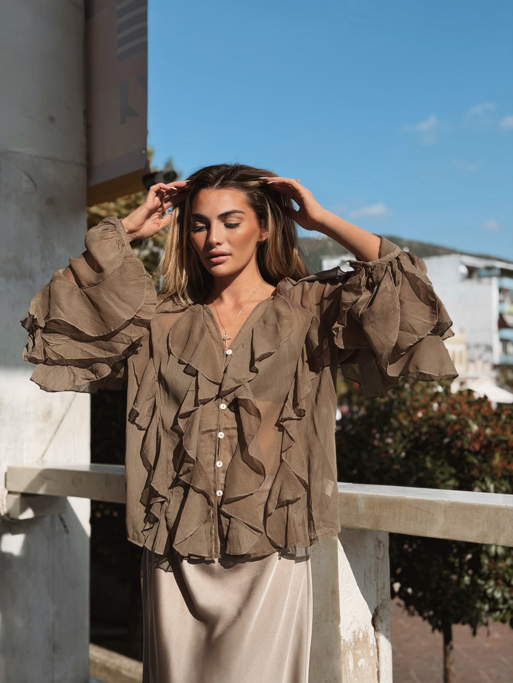 Volangblus med snäckknappar