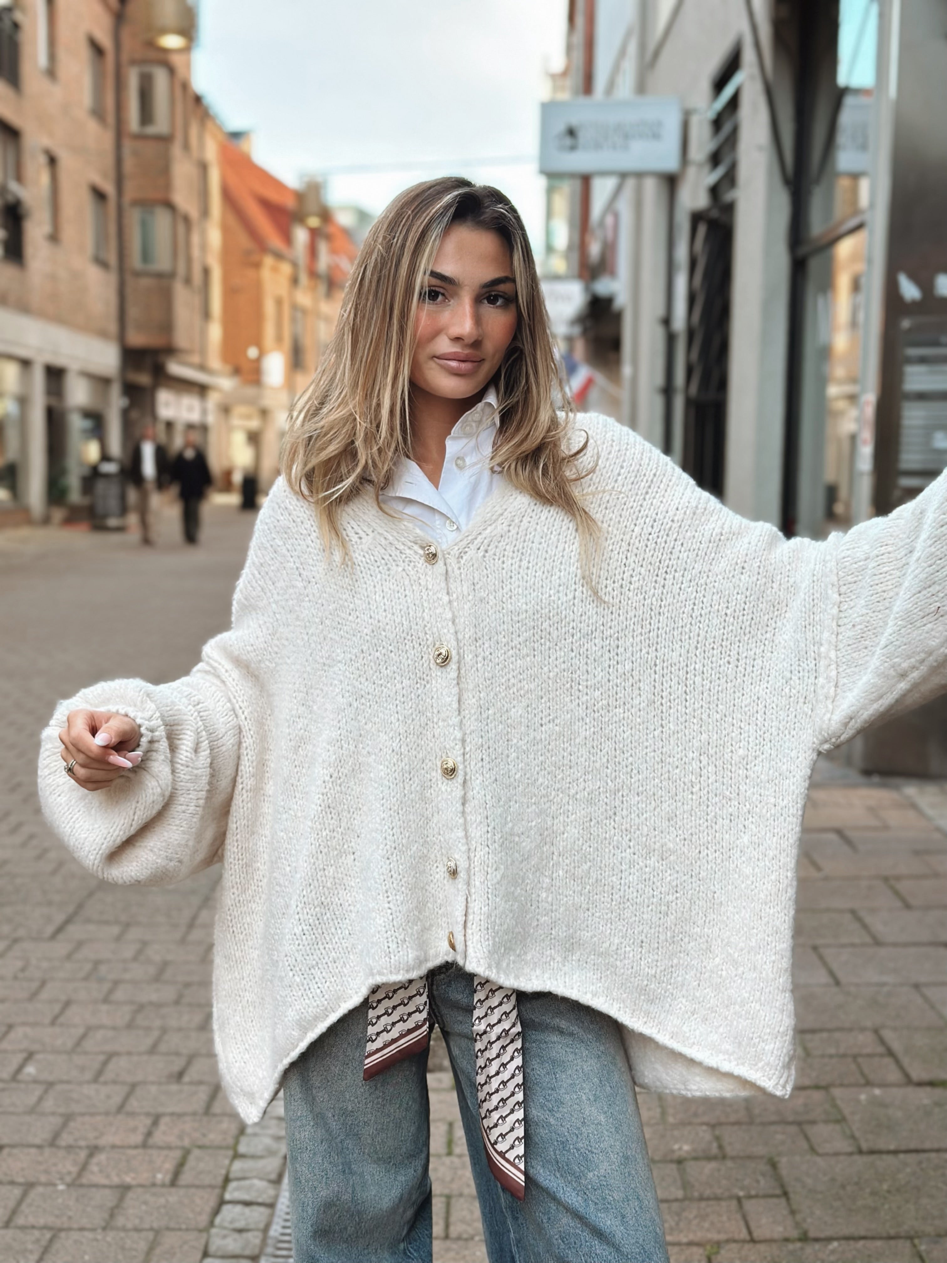 Oversized kofta med knappar