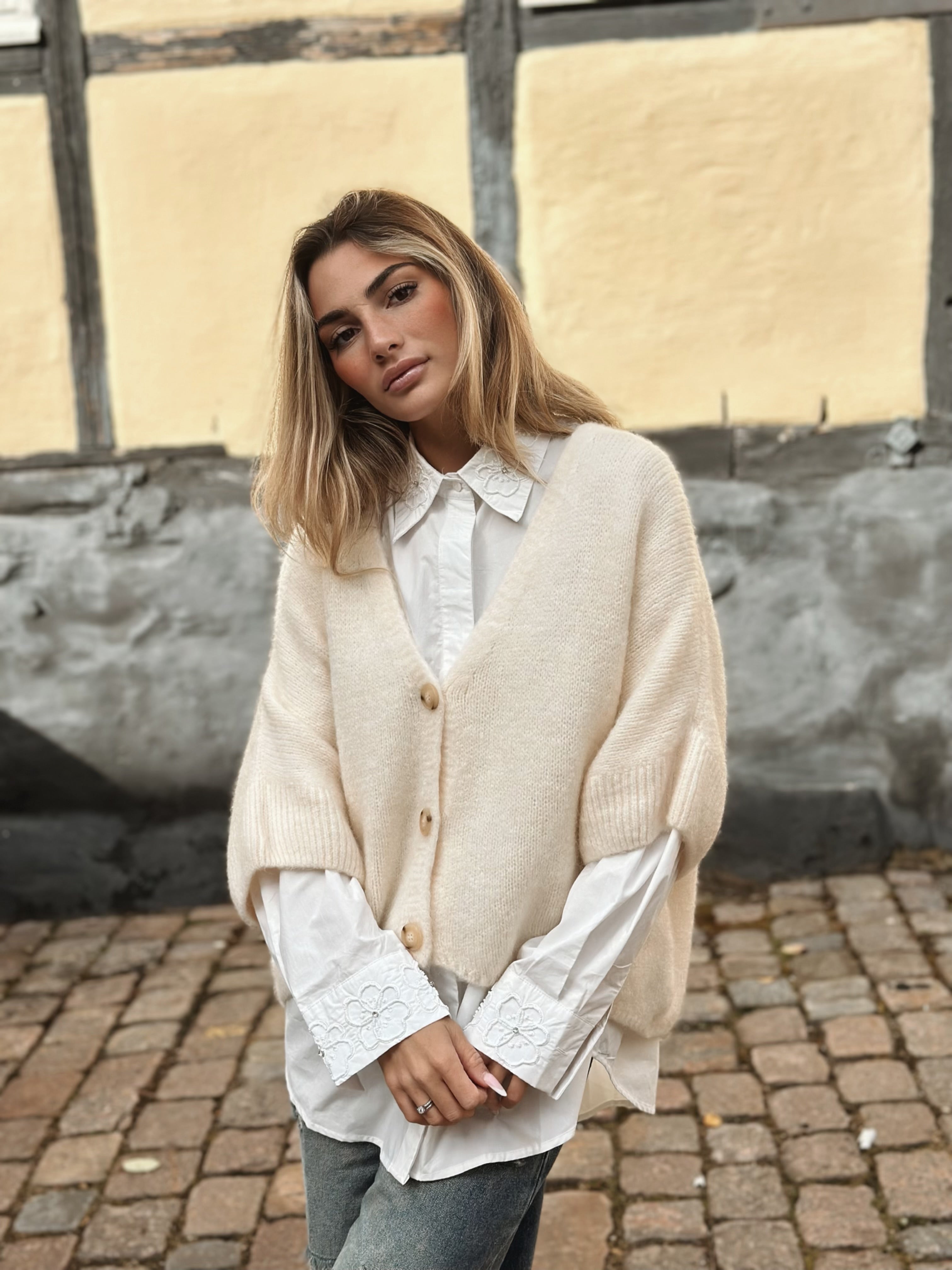 Stickad mohairkofta – ljusbeige