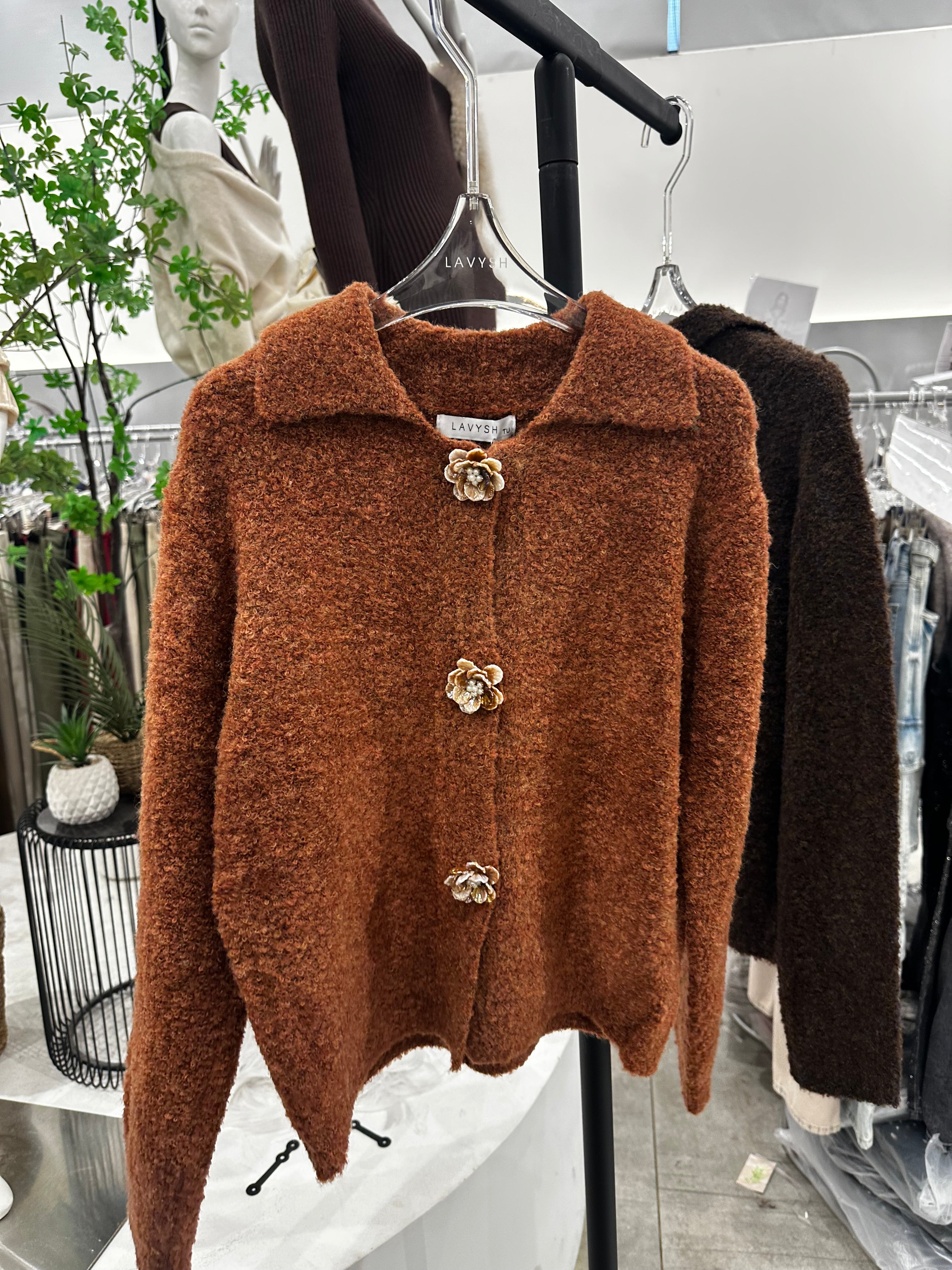 Mysig kofta med unika knappar