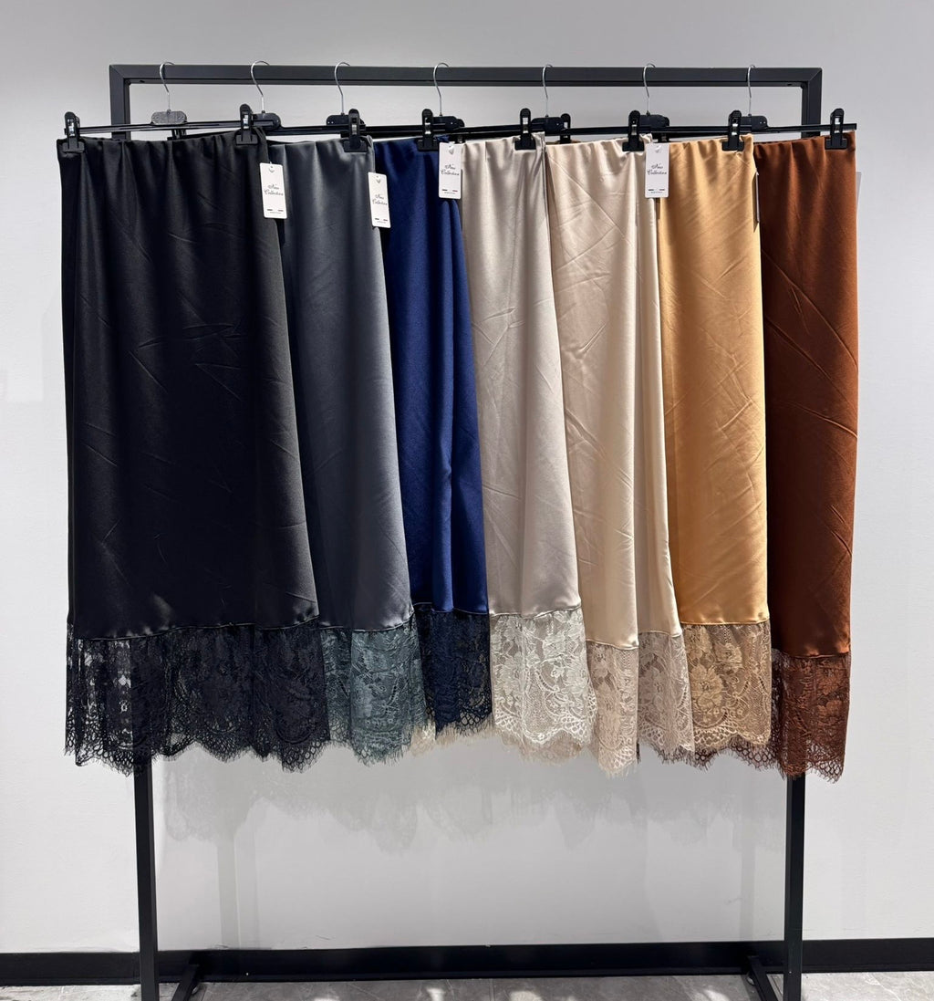 Trendig satinkjol med spets