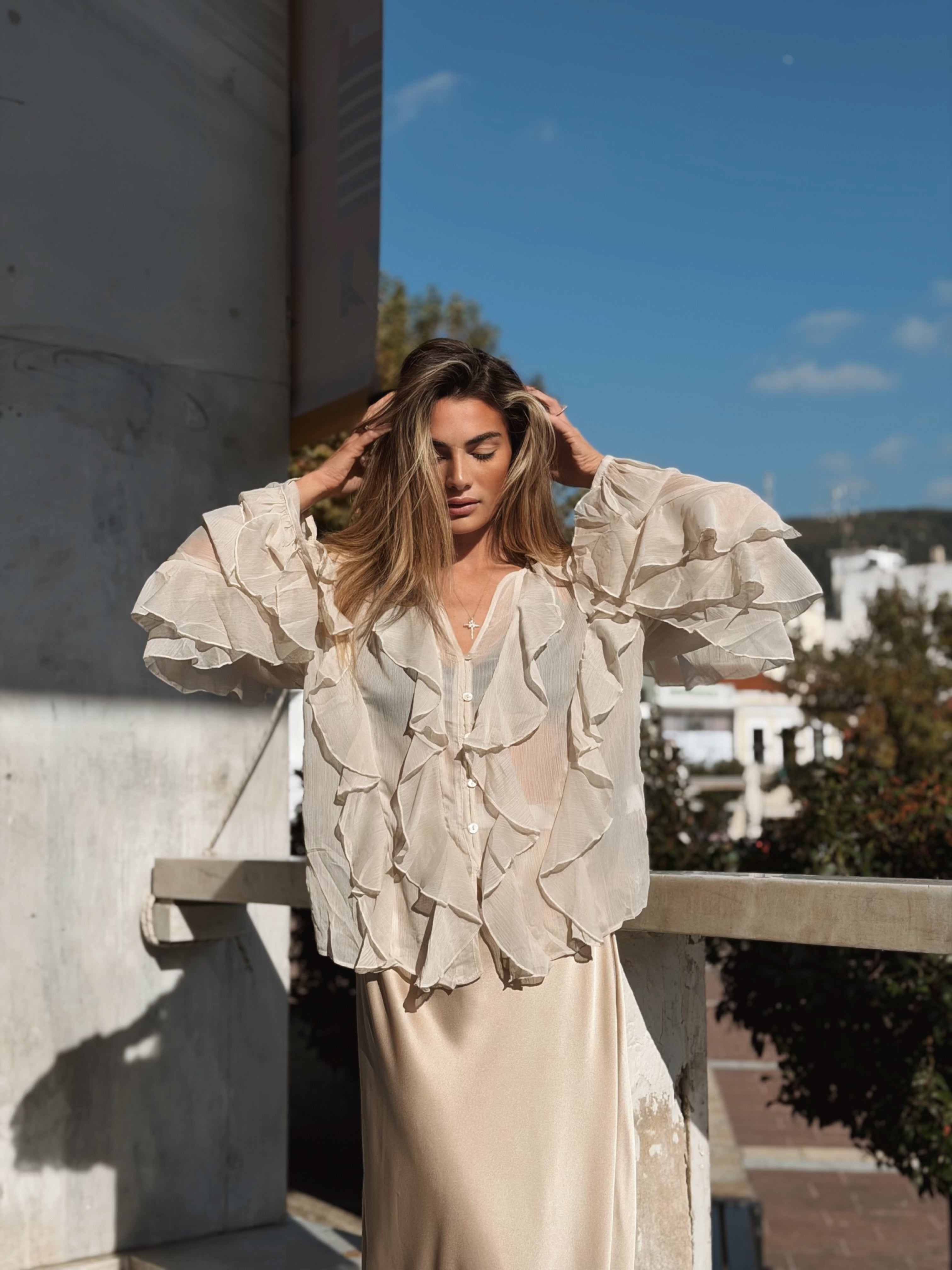 Volangblus med snäckknappar