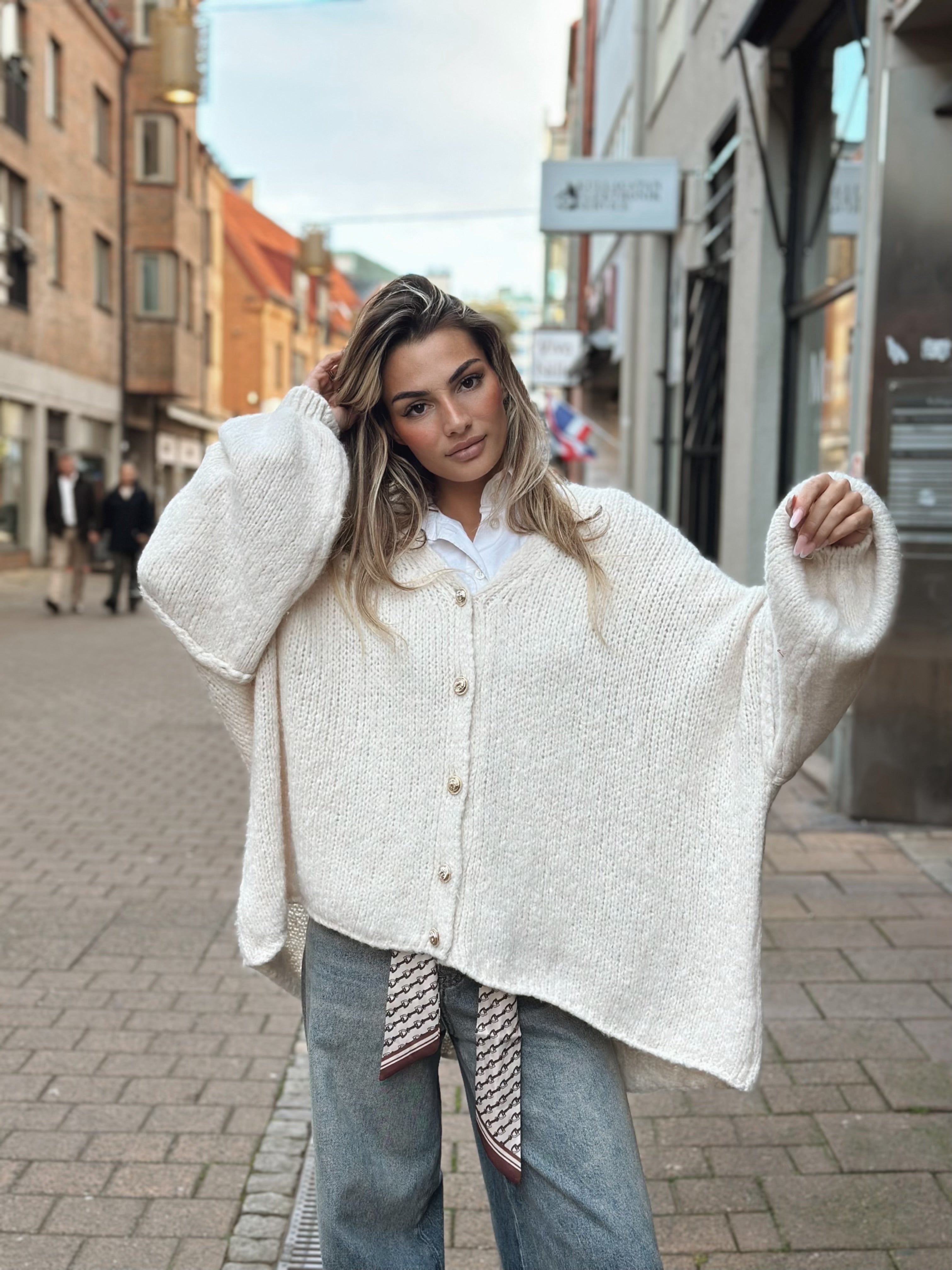 Oversized kofta med knappar