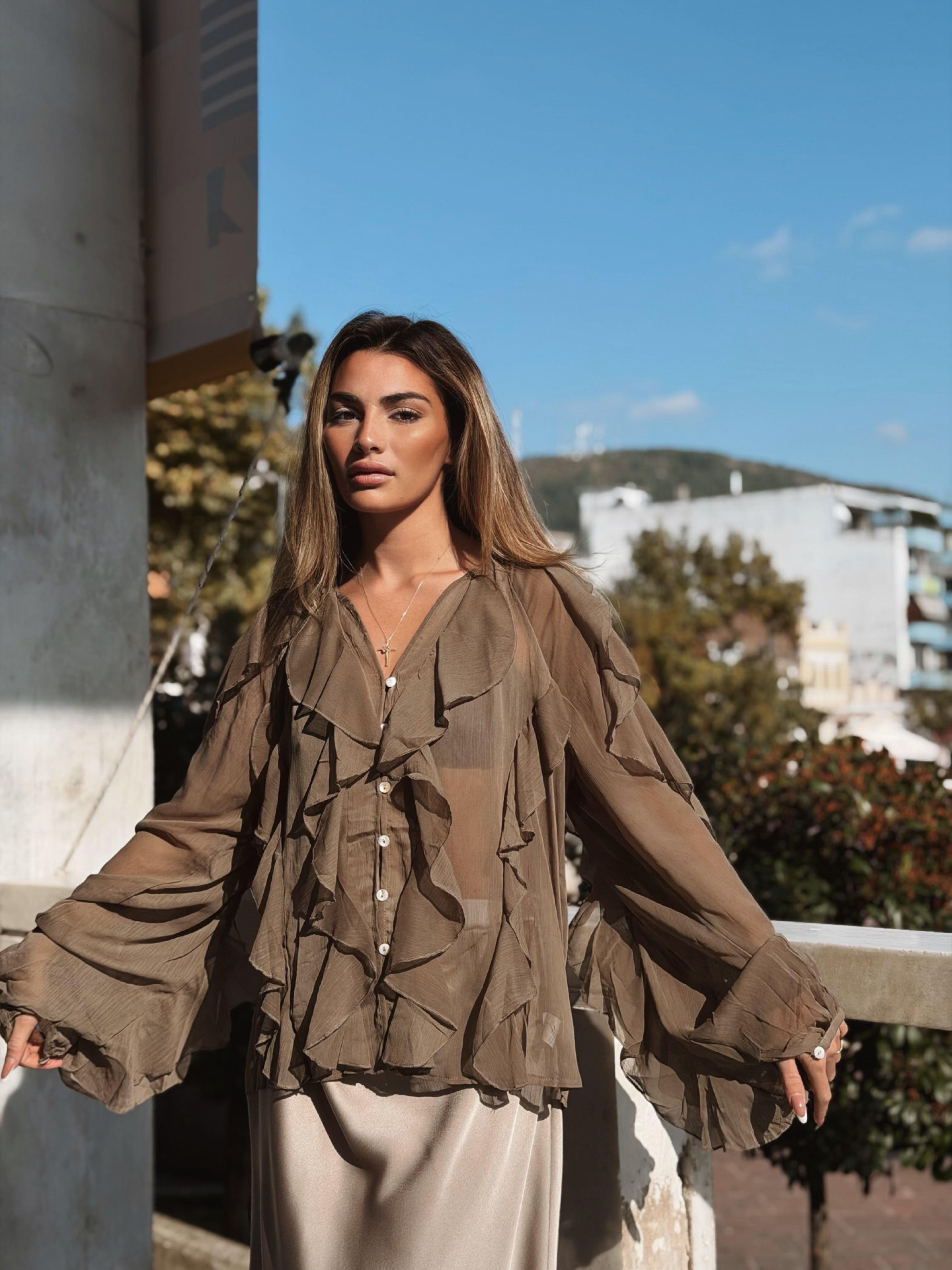 Volangblus med snäckknappar