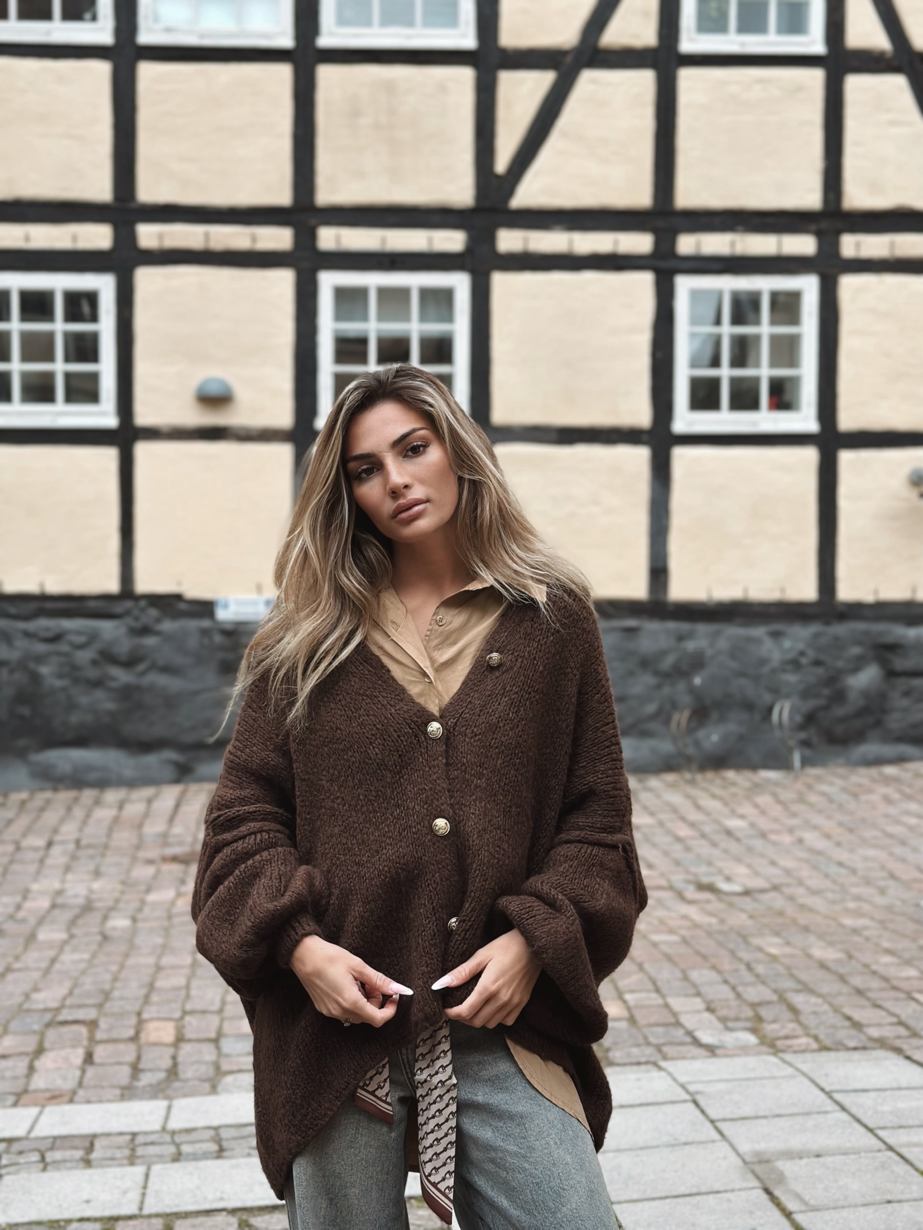 Oversized kofta med knappar