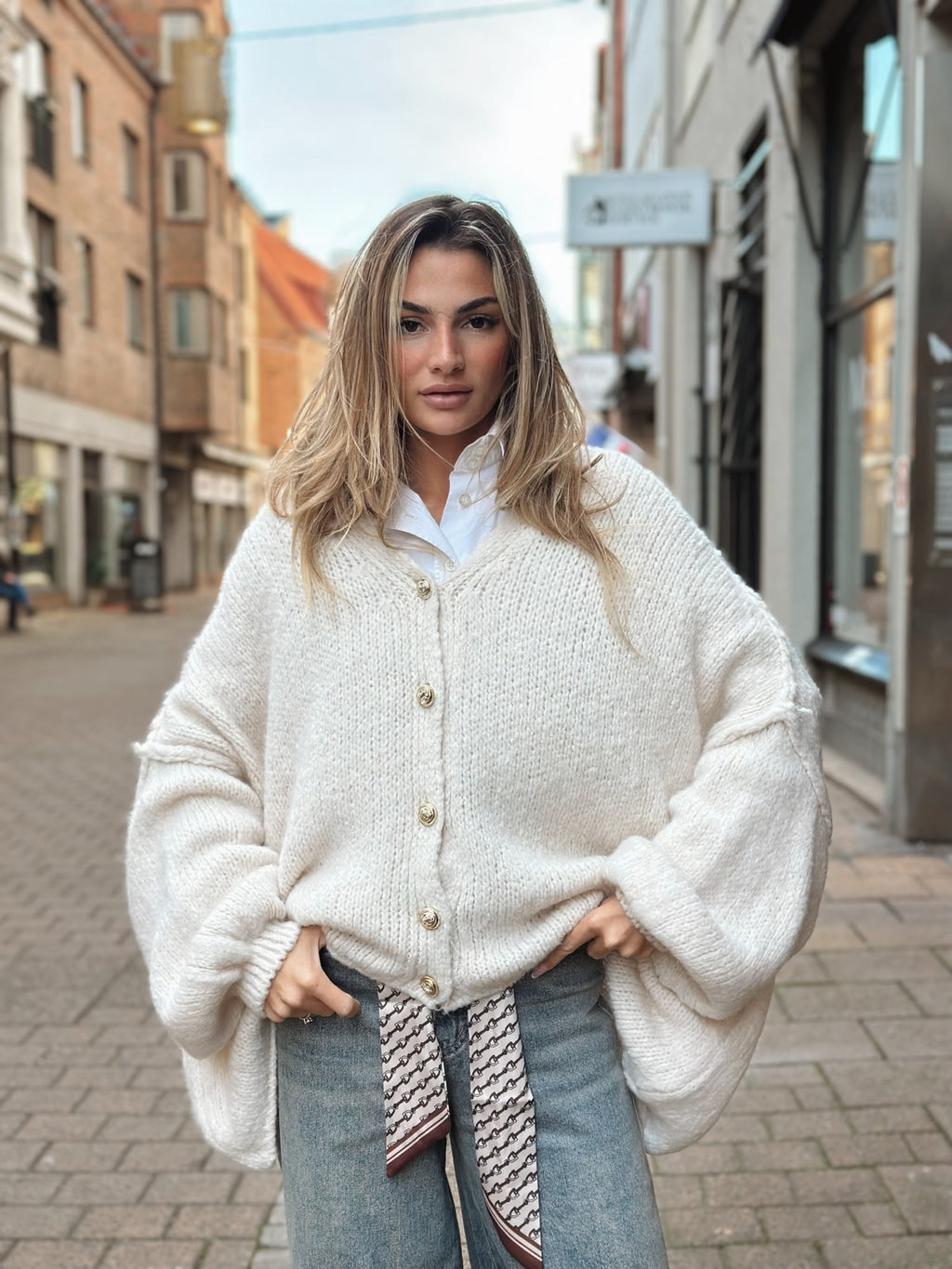 Oversized kofta med knappar