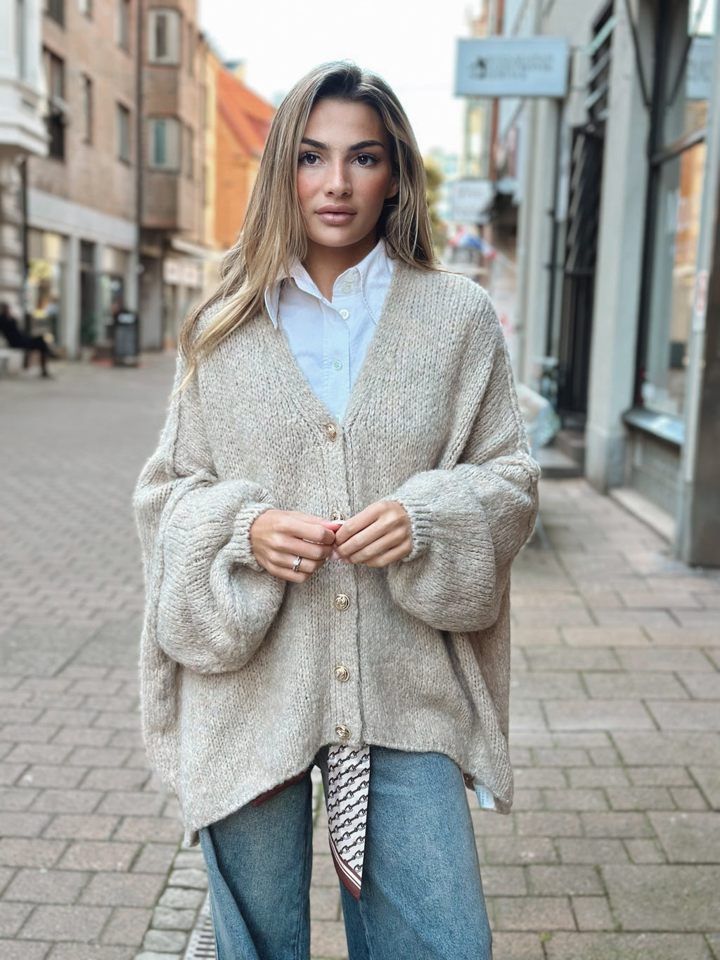 Oversized kofta med knappar