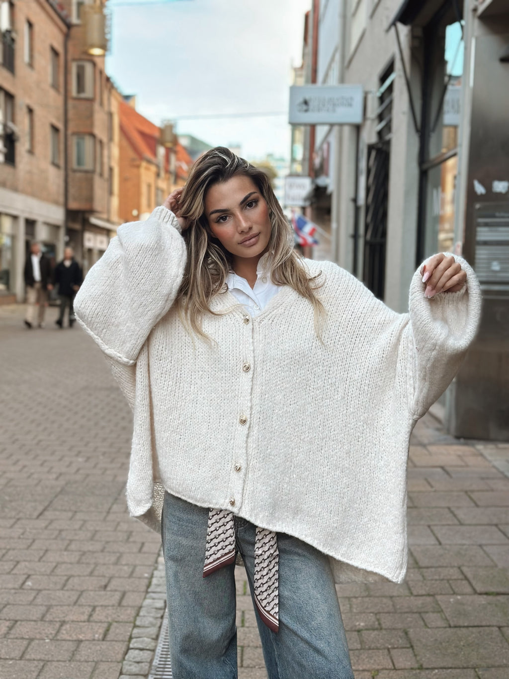 Oversized kofta med knappar