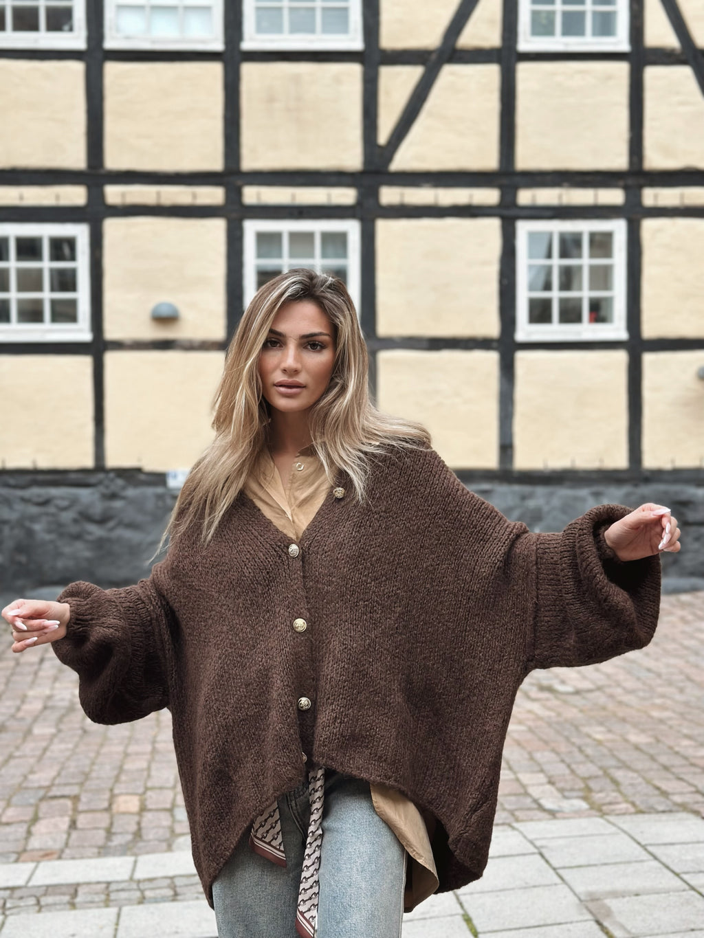 Oversized kofta med knappar