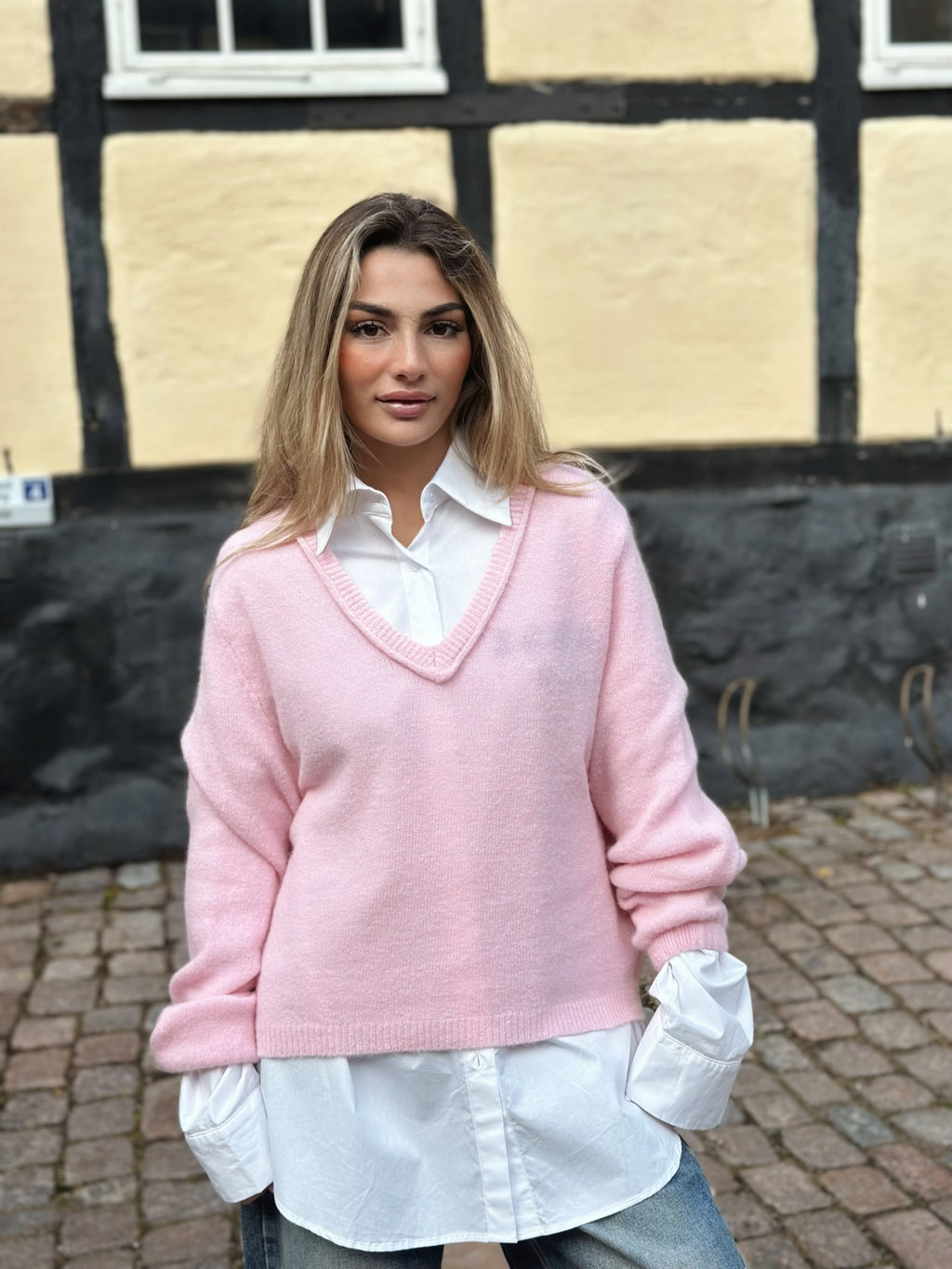 Stickad V-ringad tröja