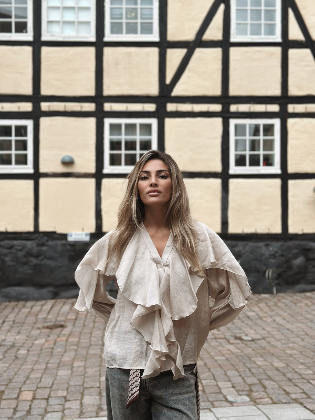 Volangblus i lyxig Tencel – Made in Italy