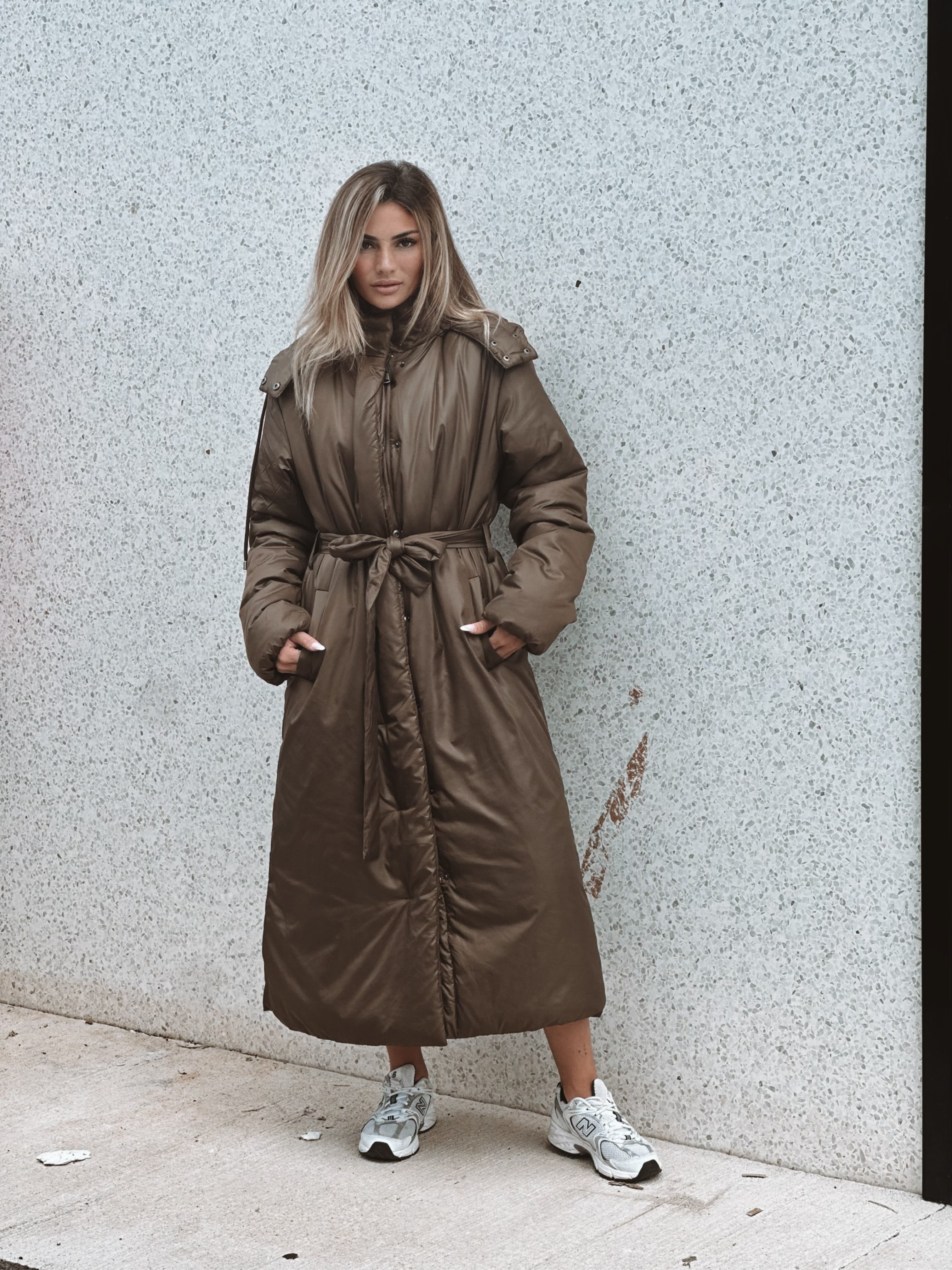 Lång Pufferkappa med Huva & Skärp