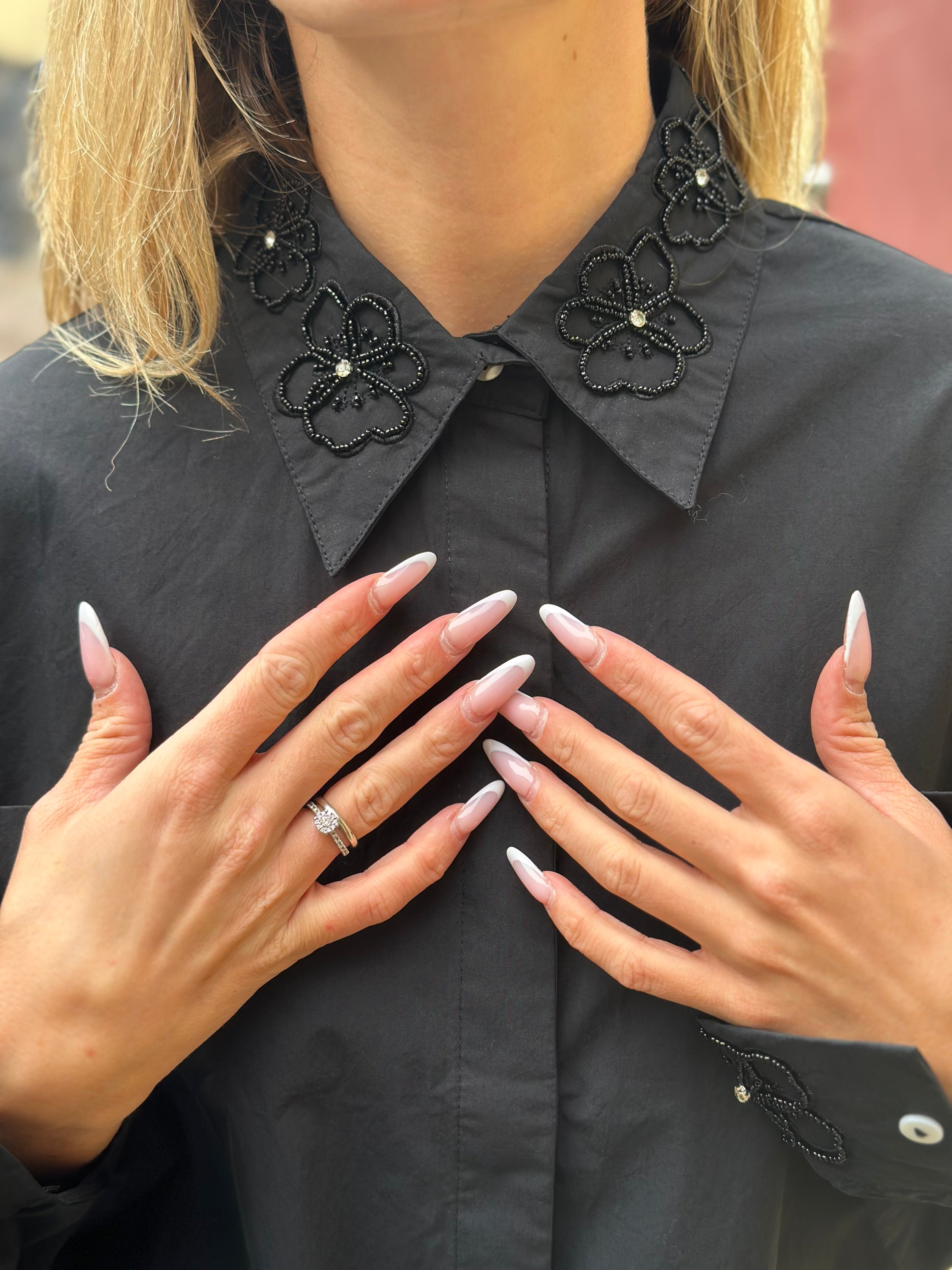 Skjorta med pärldetalj