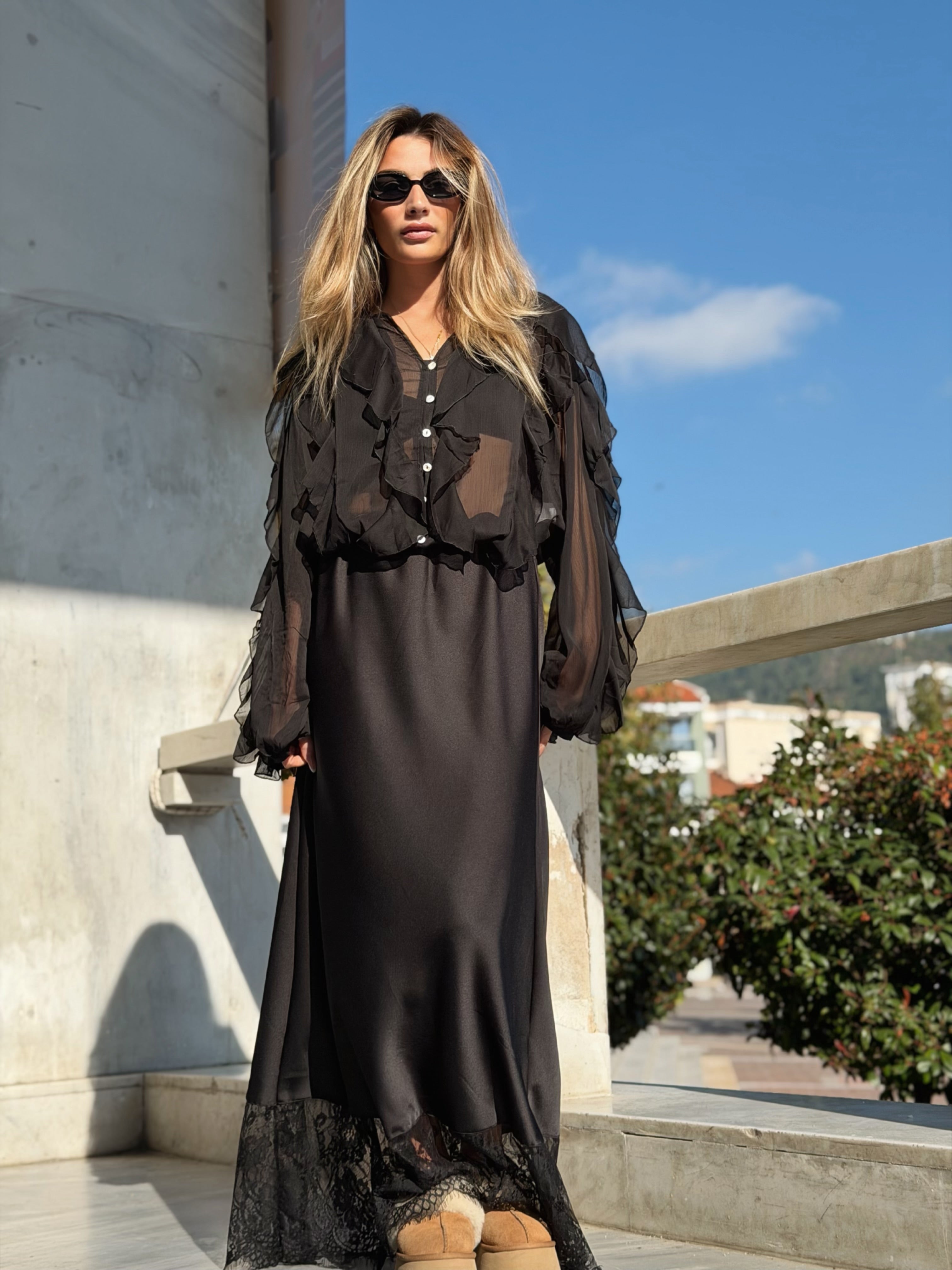 Trendig satinkjol med spets